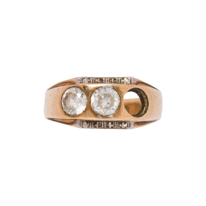 A white sapphire and 10k gold ring mounting