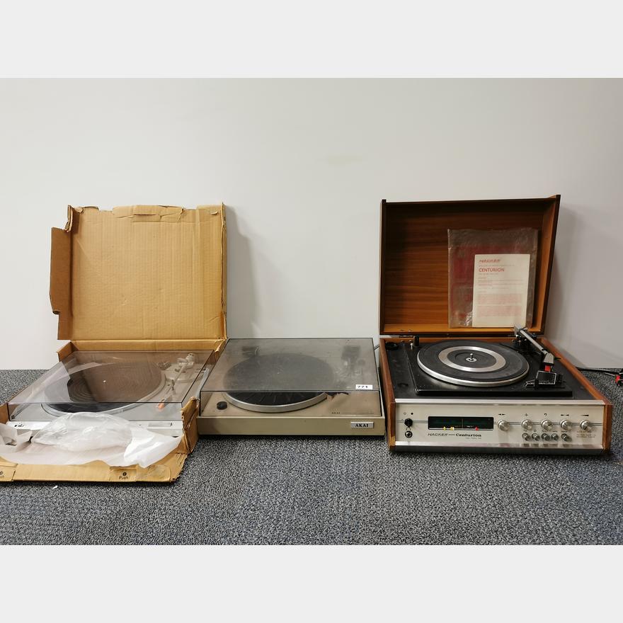 An Akai AP-B21 gramophone, a Technics SL-B210 stereo system and a