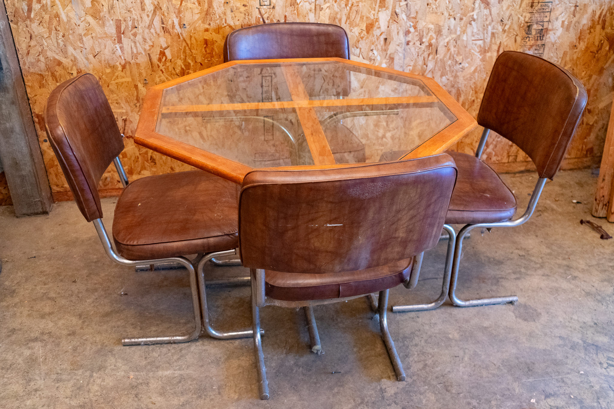 Octagonal End Table and Four Chairs | Harritt Group, Inc