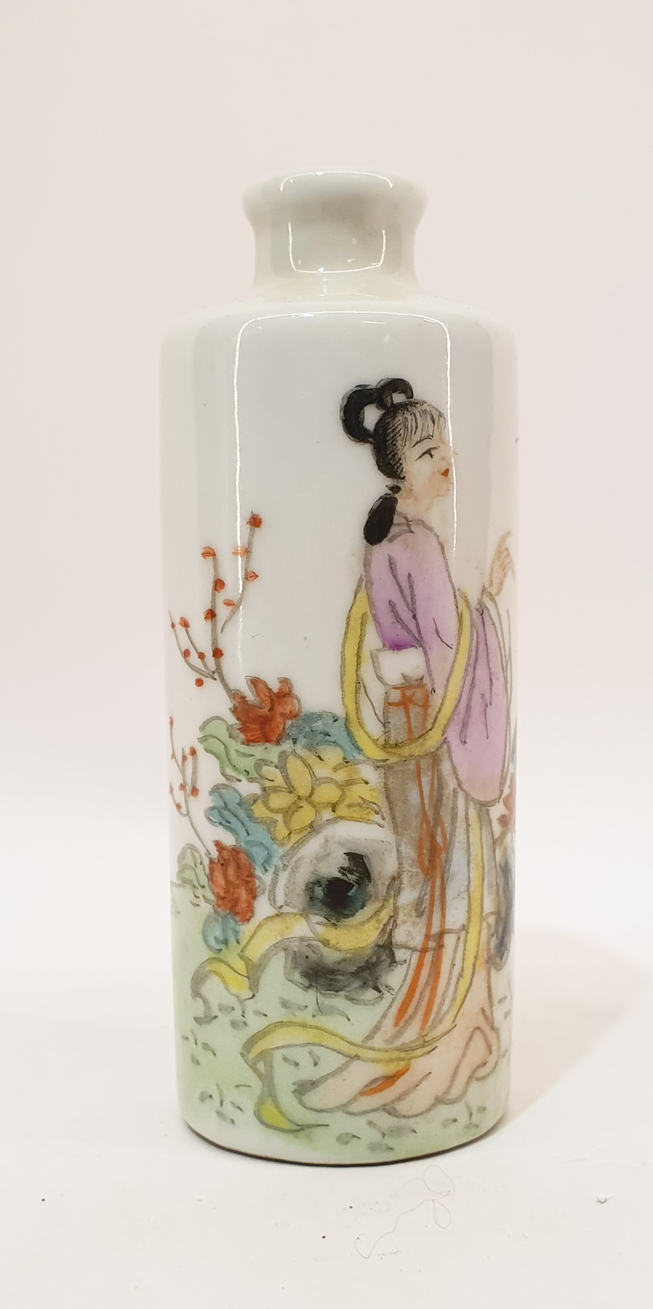 A Chinese Porcelain Snuff Bottle