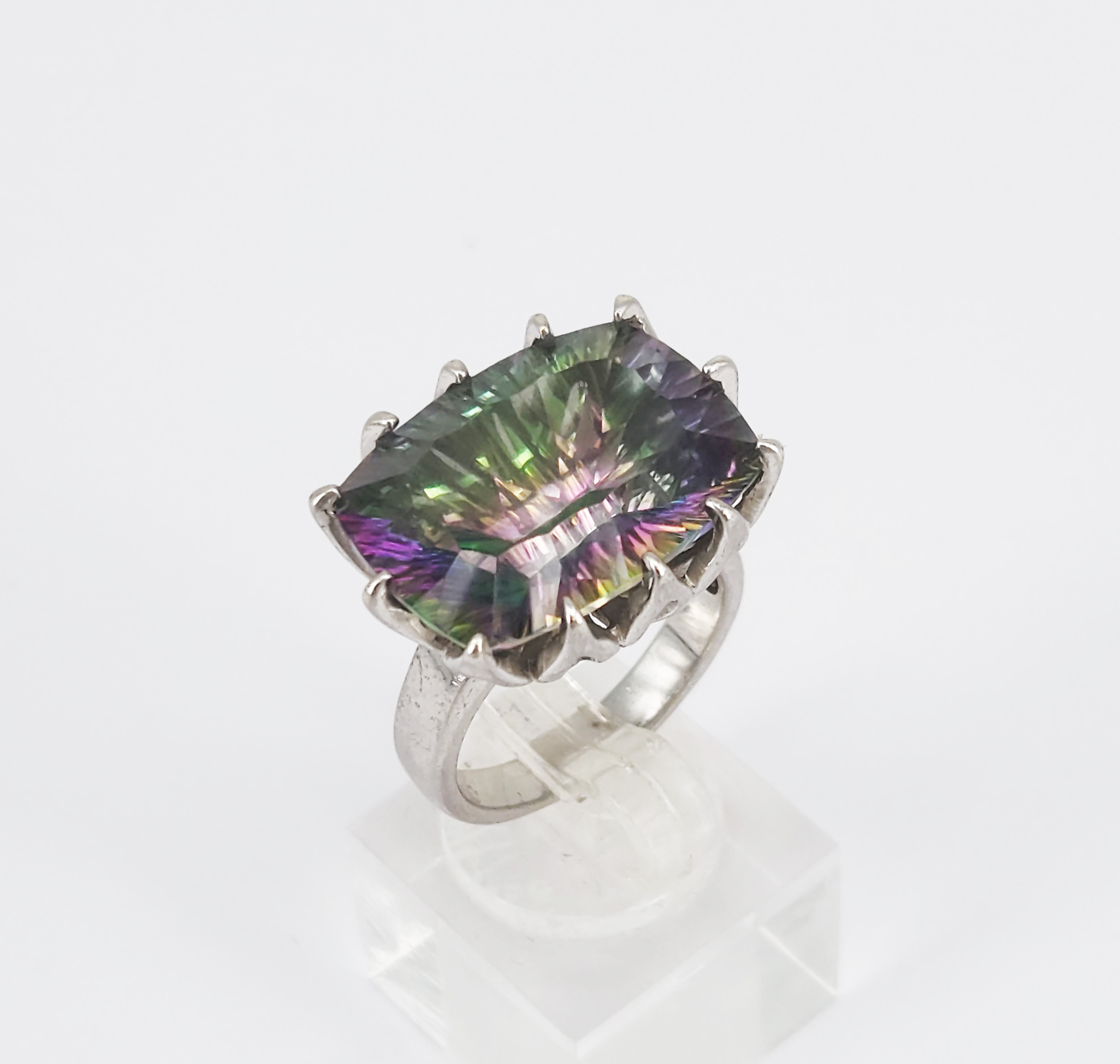 307 · A VINTAGE SILVER AND MYSTIC TOPAZ RING