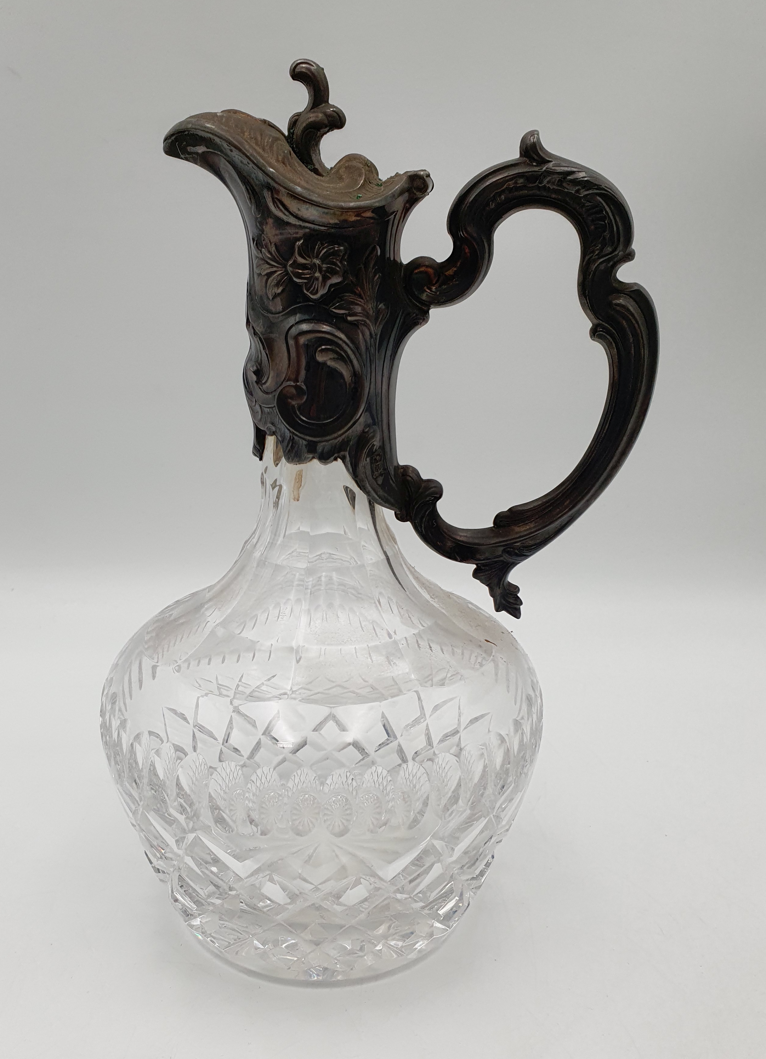 518 · A WHITE HILL CRYSTAL AND SILVER PLATED CLARET JUG