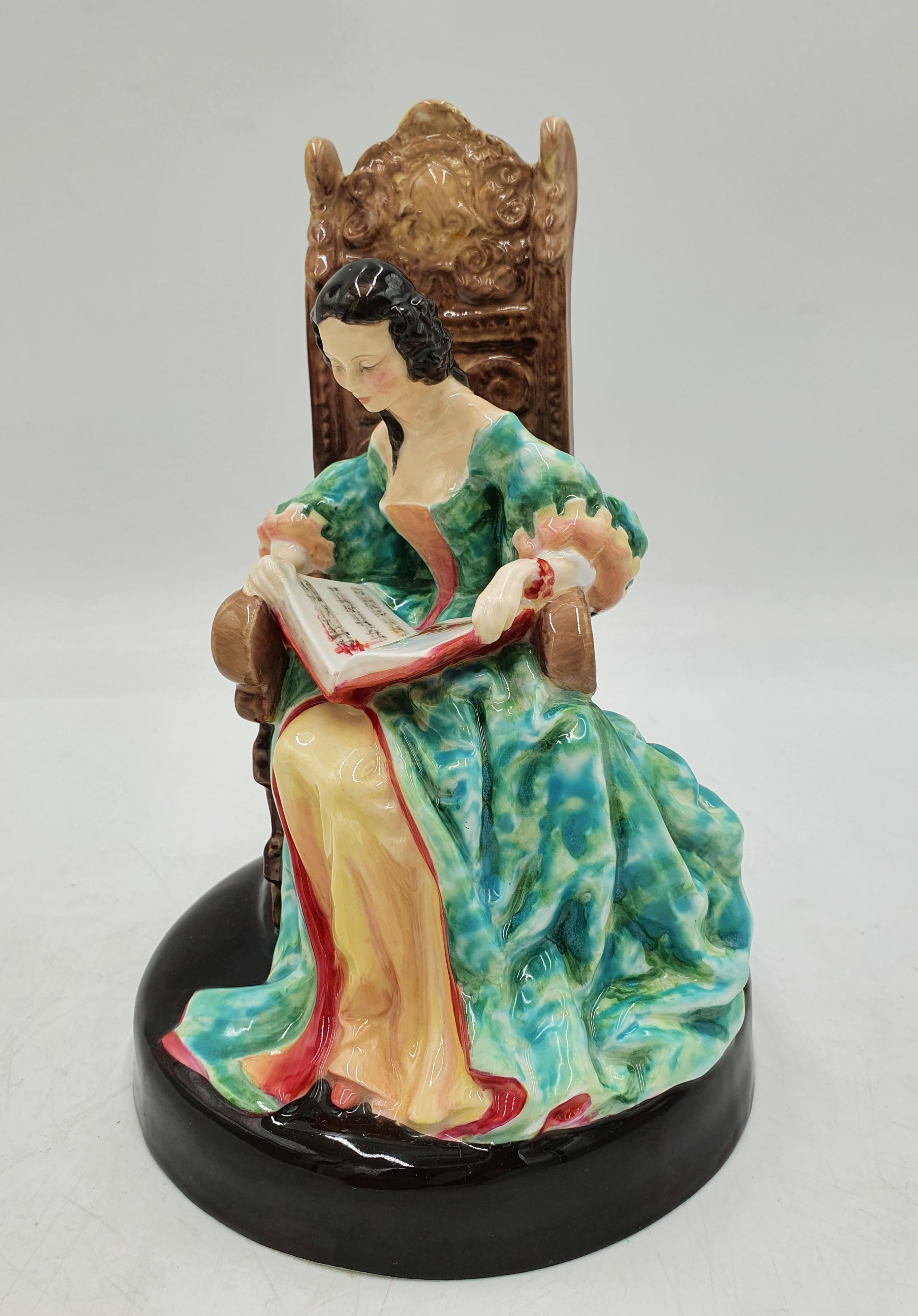 ROYAL DOULTON FIGURE 'THE LEISURE HOUR'