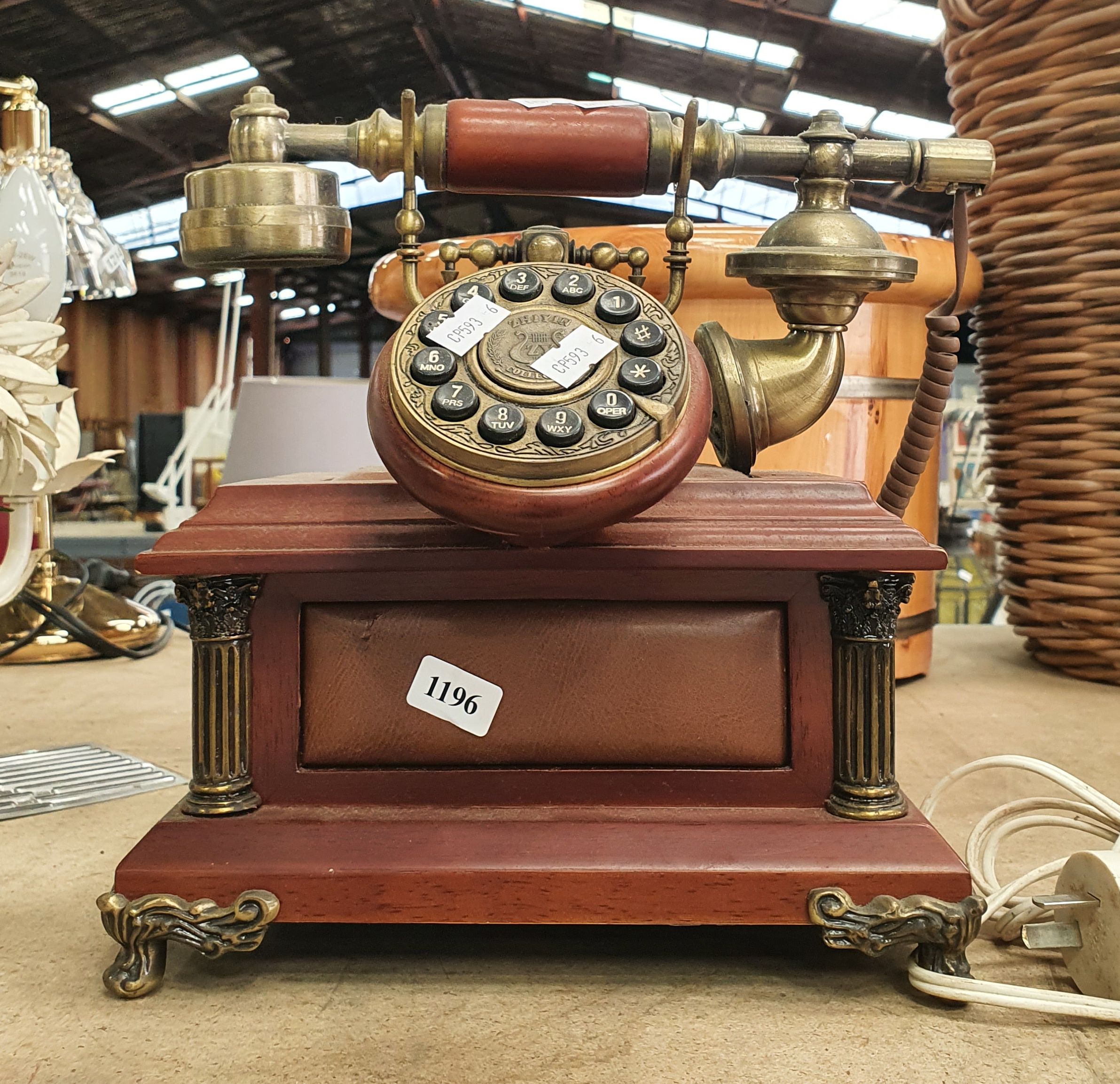 1196 · A VINTAGE LOOK TELEPHONE