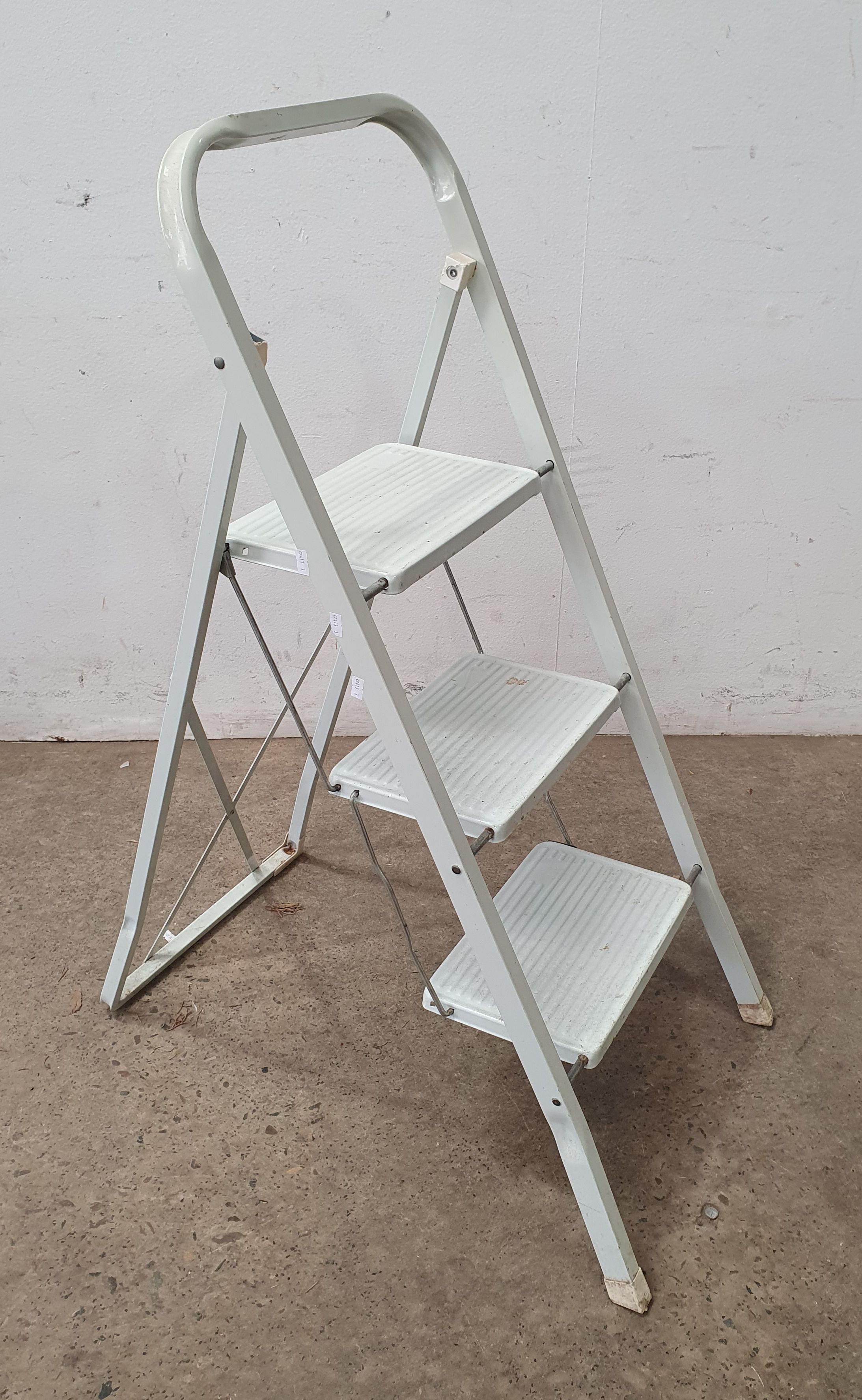 1007 · A STEP LADDER