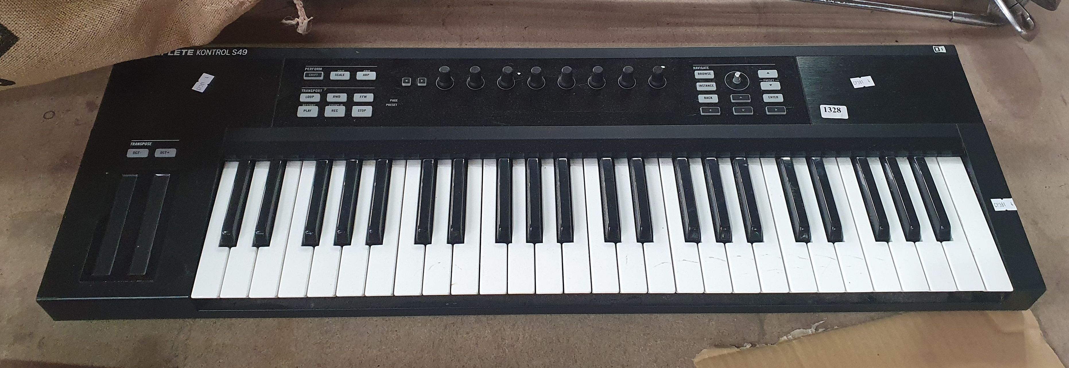 1401 · A KOMPLETE KONTROL S49 KEYBOARD