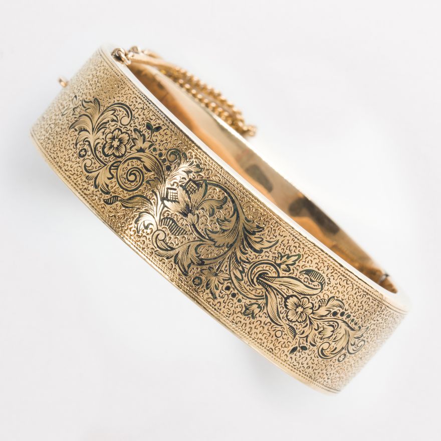 A Victorian enameled fourteen karat gold bangle bracelet