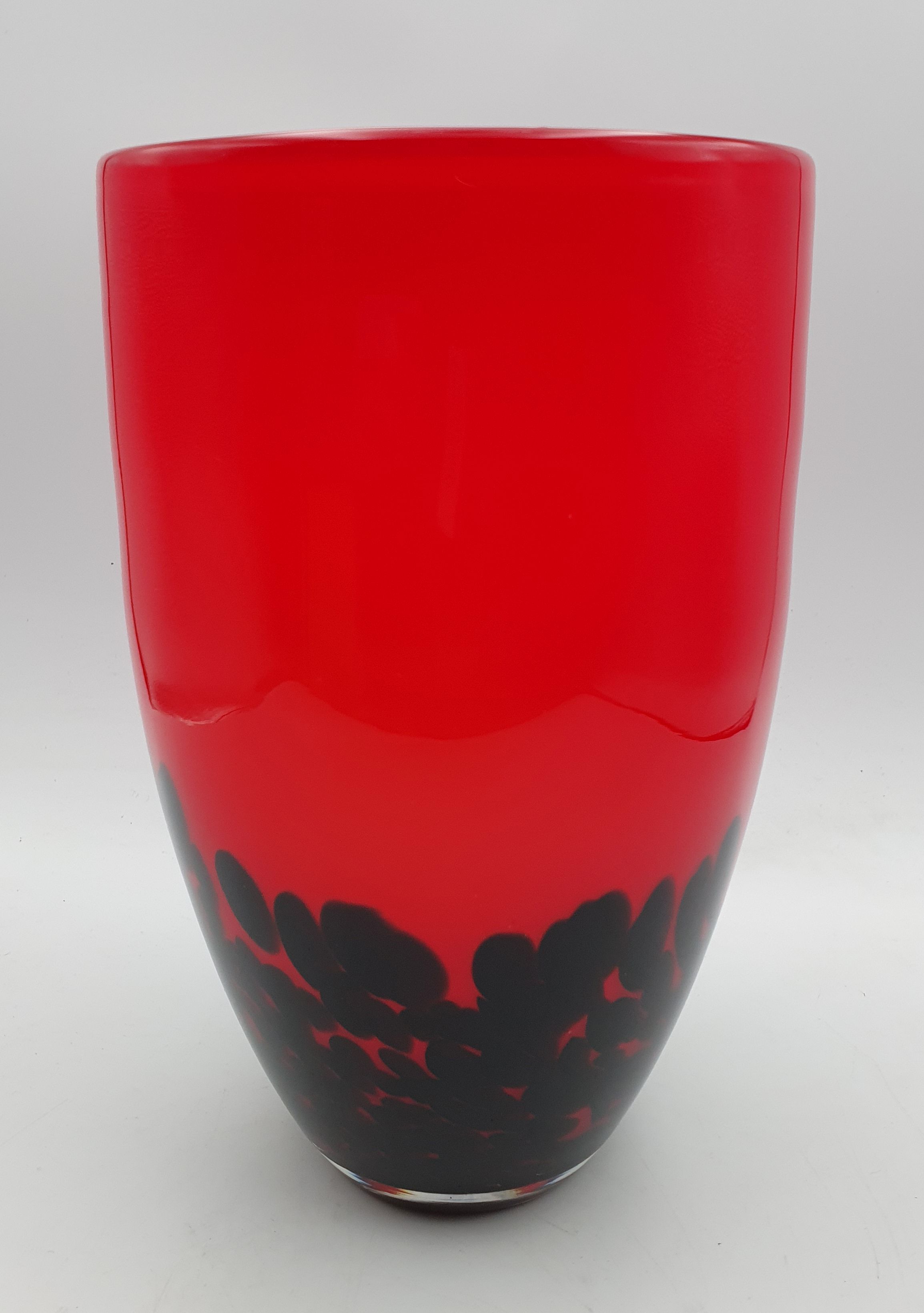 97 · AN 'ABACUS' CONTEMPORARY RED AND BLACK ART GLASS VASE