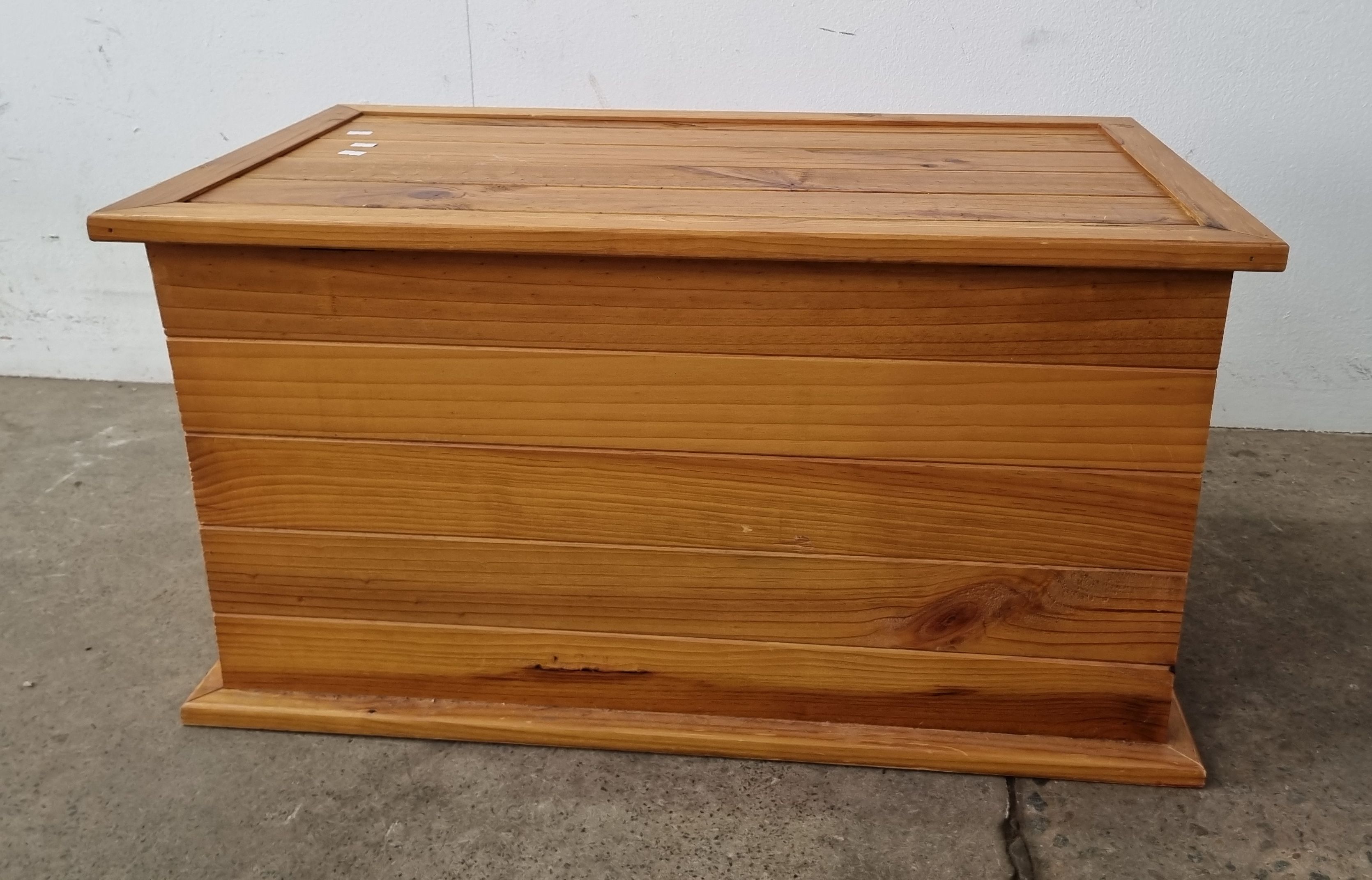 2215 · A PINE CHEST