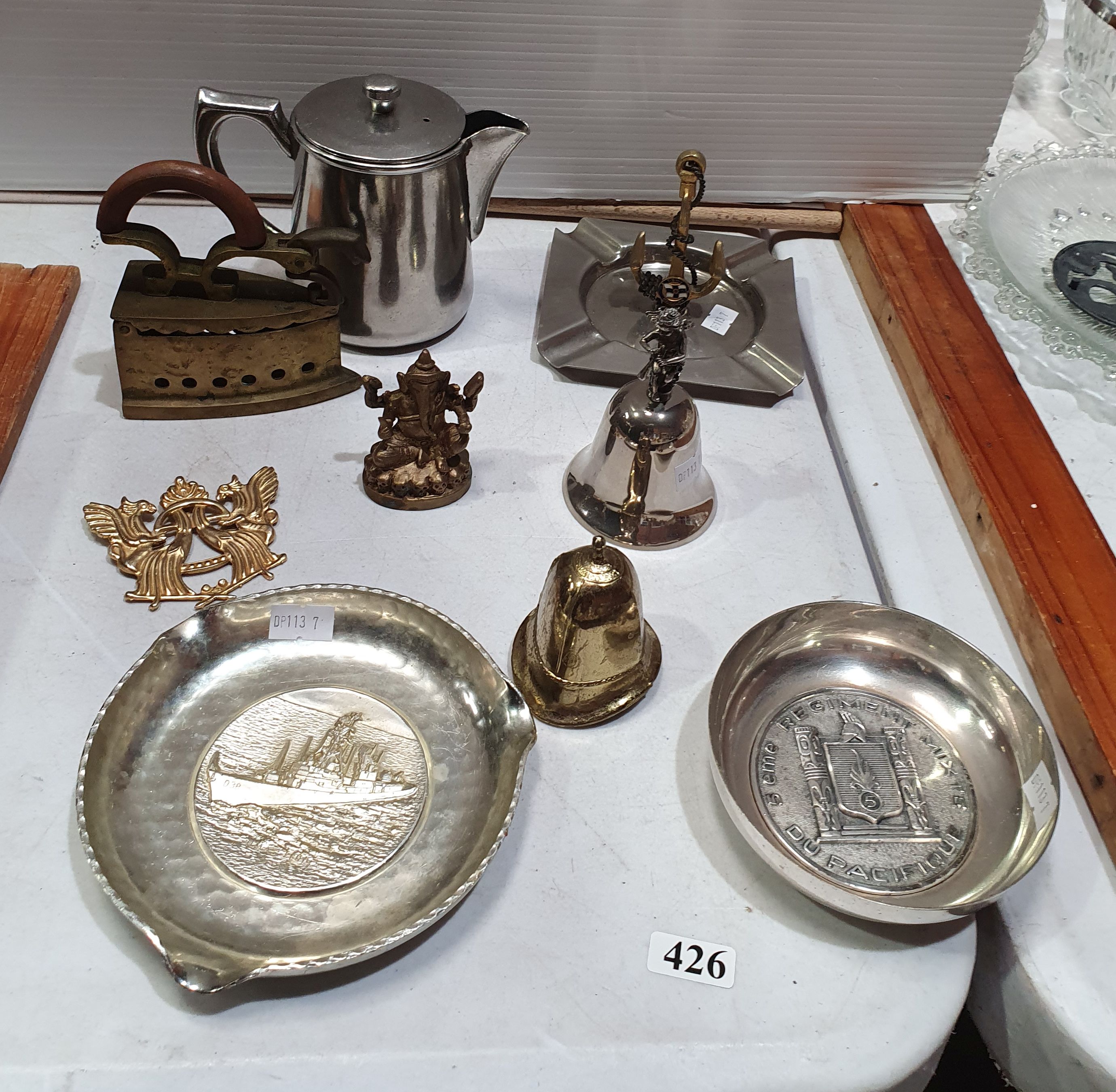 426 · A GROUP OF METAL ITEMS