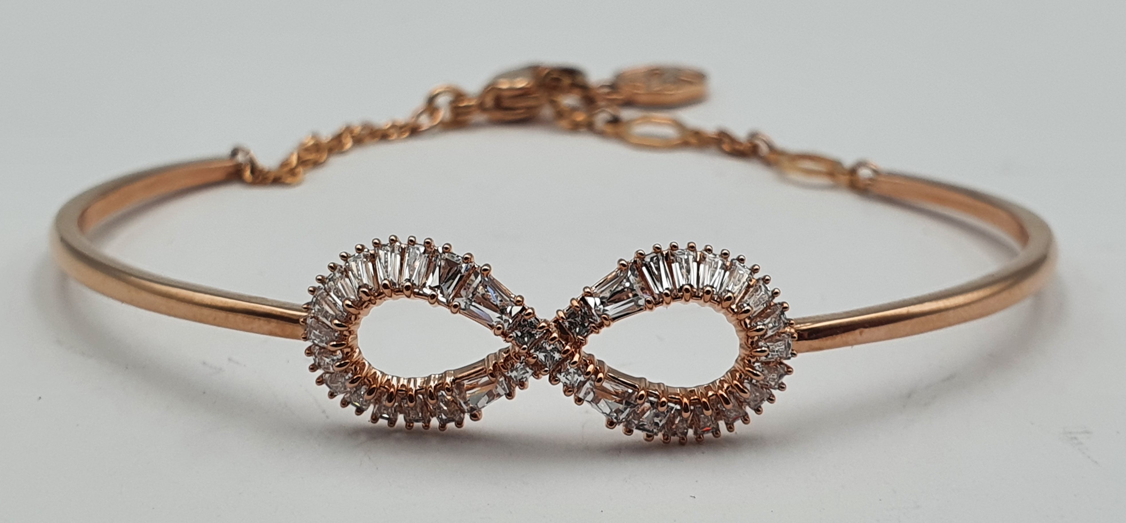 293 · A SWAROVSKI CRYSTAL GEM SET BANGLE