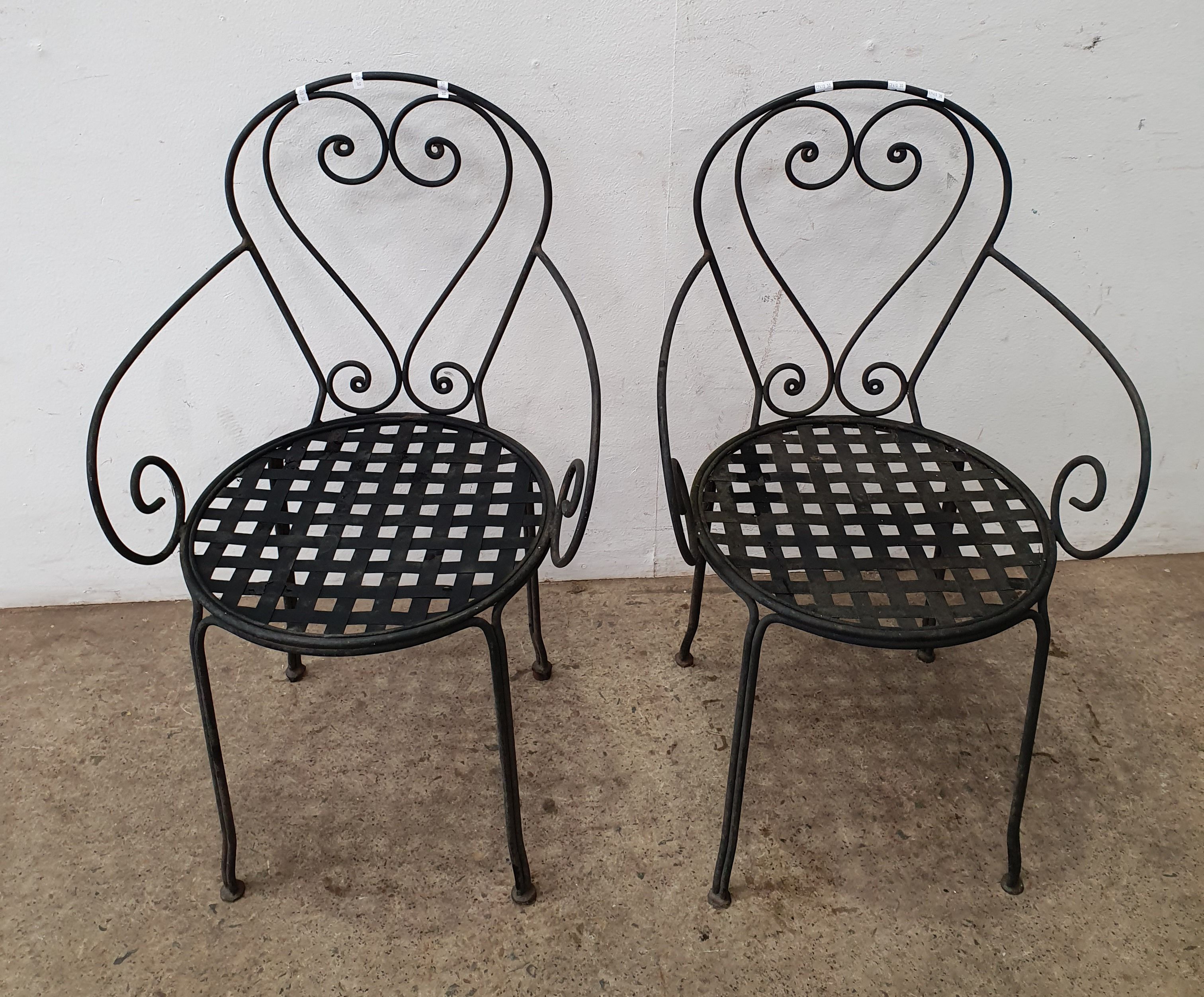 1086 · A PAIR OF METAL OUTDOOR CHAIRS