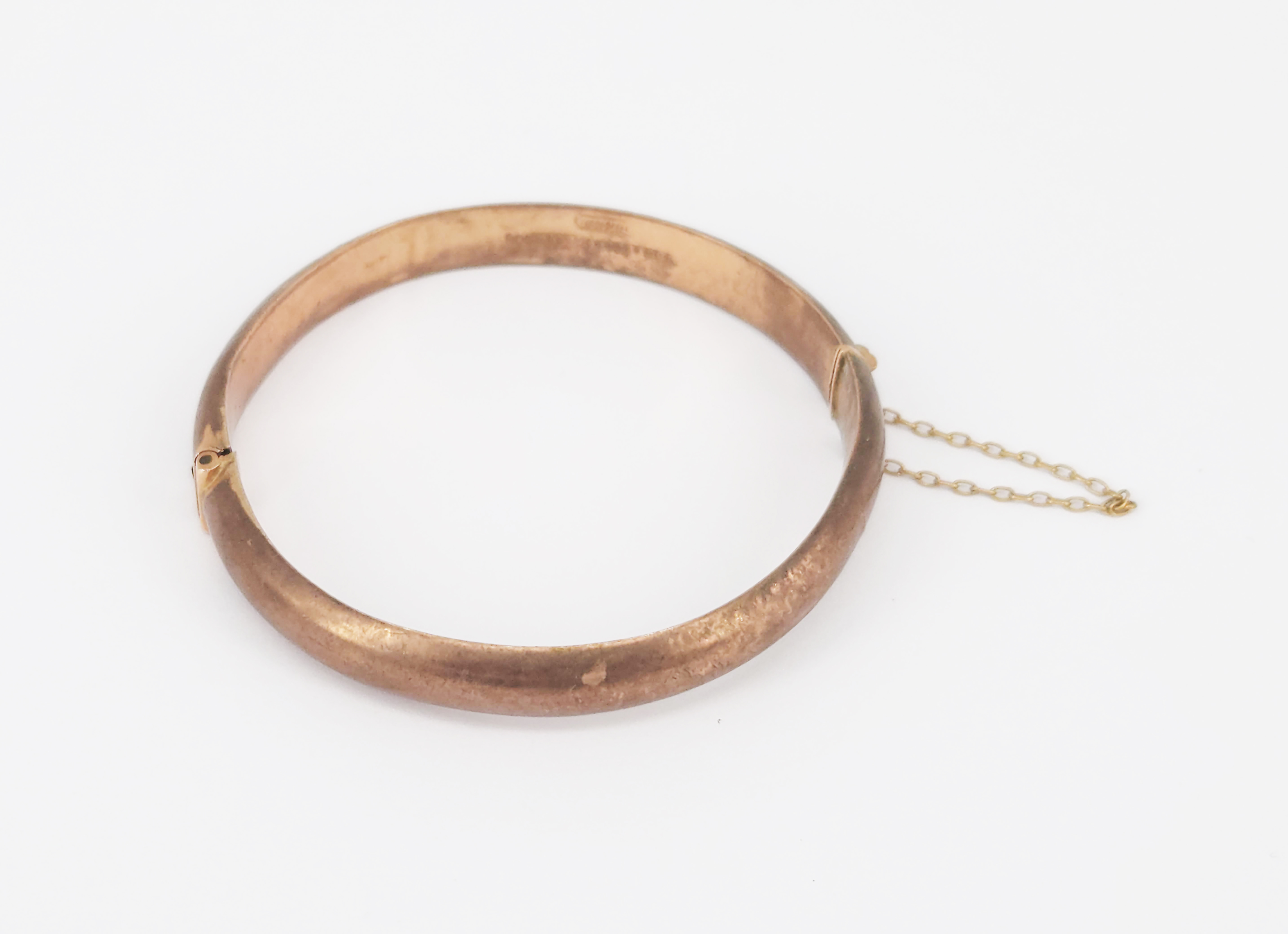 An Early Australian 'Dunklings' 9ct Gold Bangle