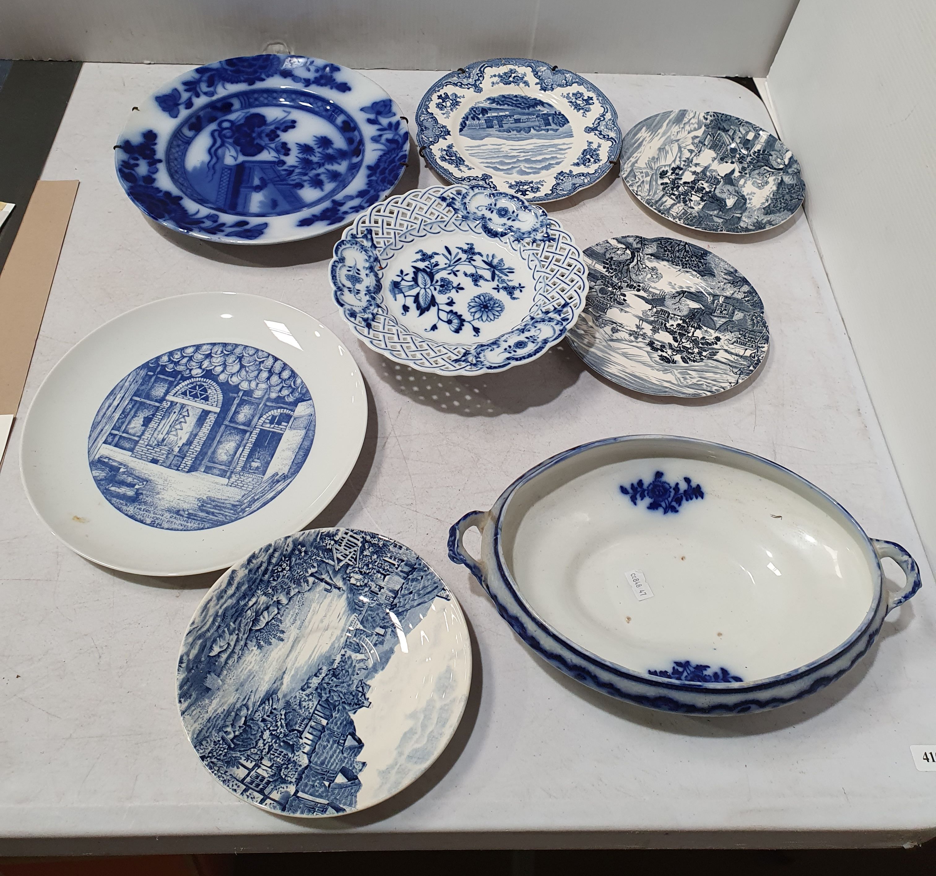 410 · A GROUP OF BLUE AND WHITE PLATES AND A TUREEN