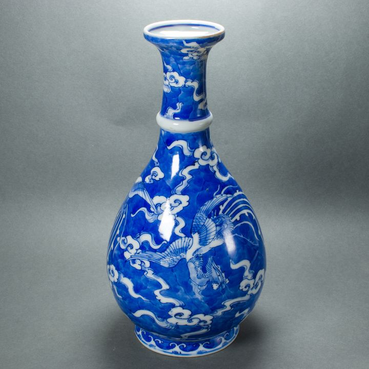 Chinese underglaze blue 'phoenix' vase