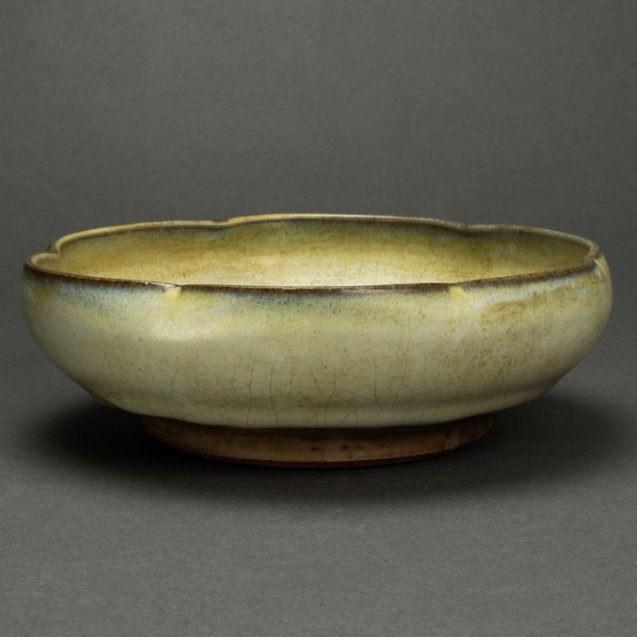 Chinese Jun glazed bowl, with a foliated rim and unglazed foot