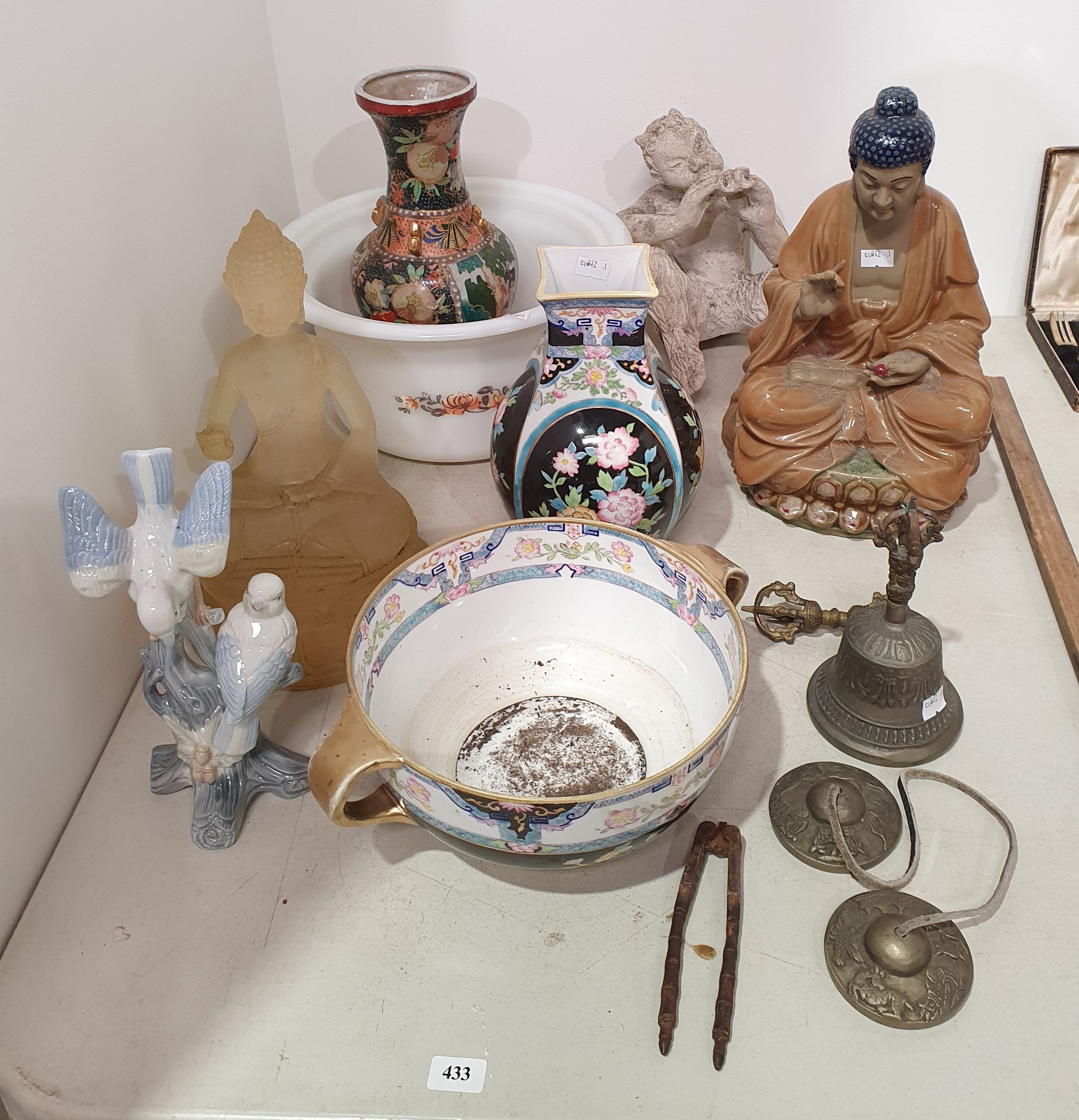 433 · A GROUP OF VARIOUS ITEMS