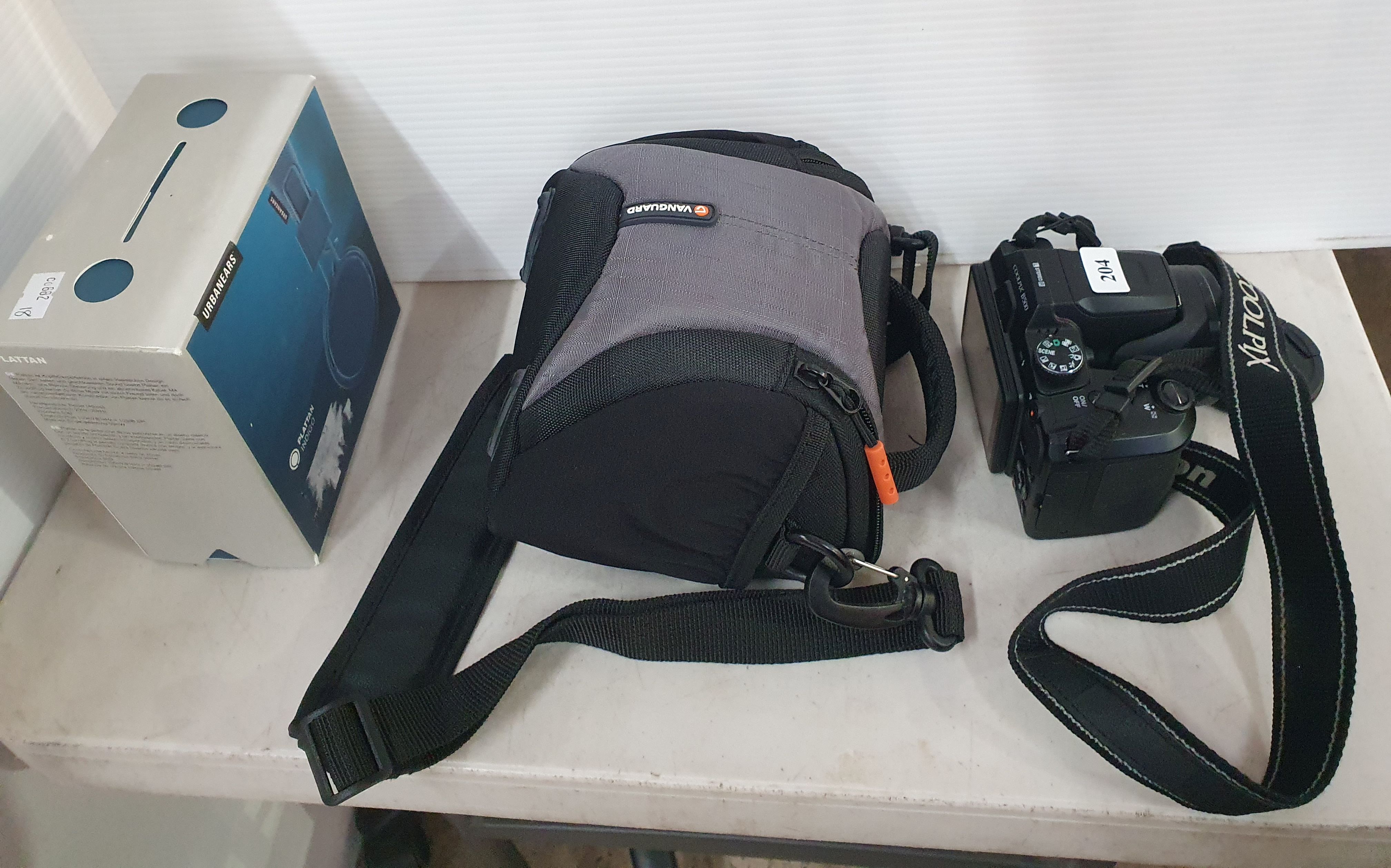 204 · A NIKON COOLPIC B500 CAMERA