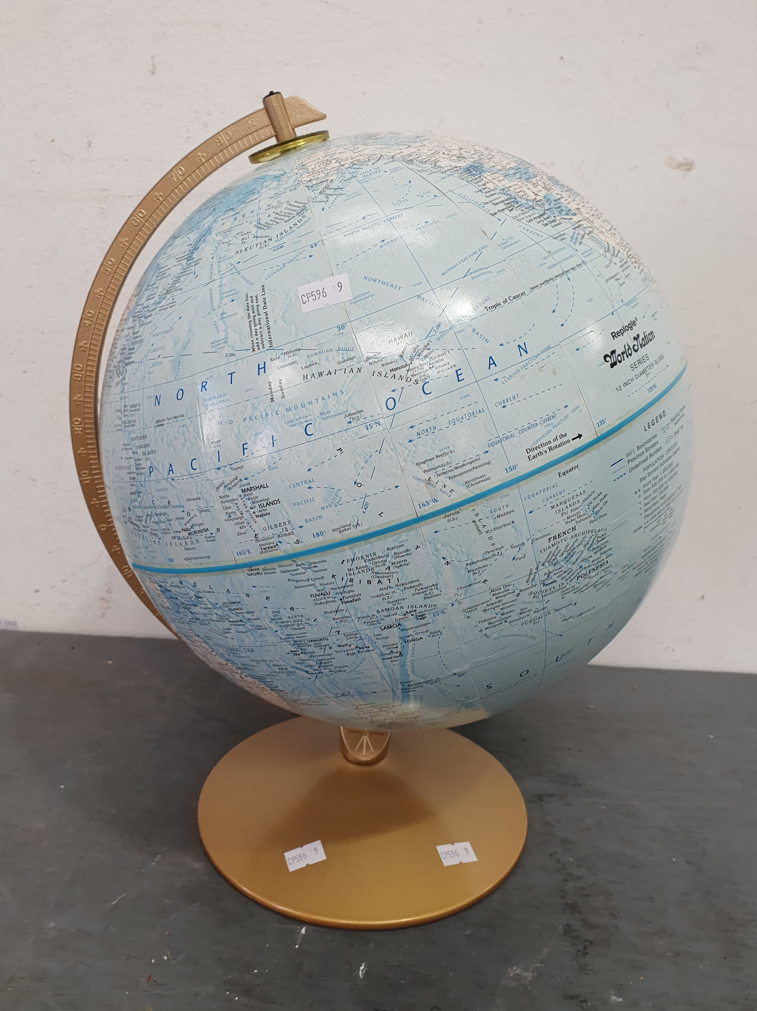 1289 · A REPLOGLE WORLD NATION DESK GLOBE