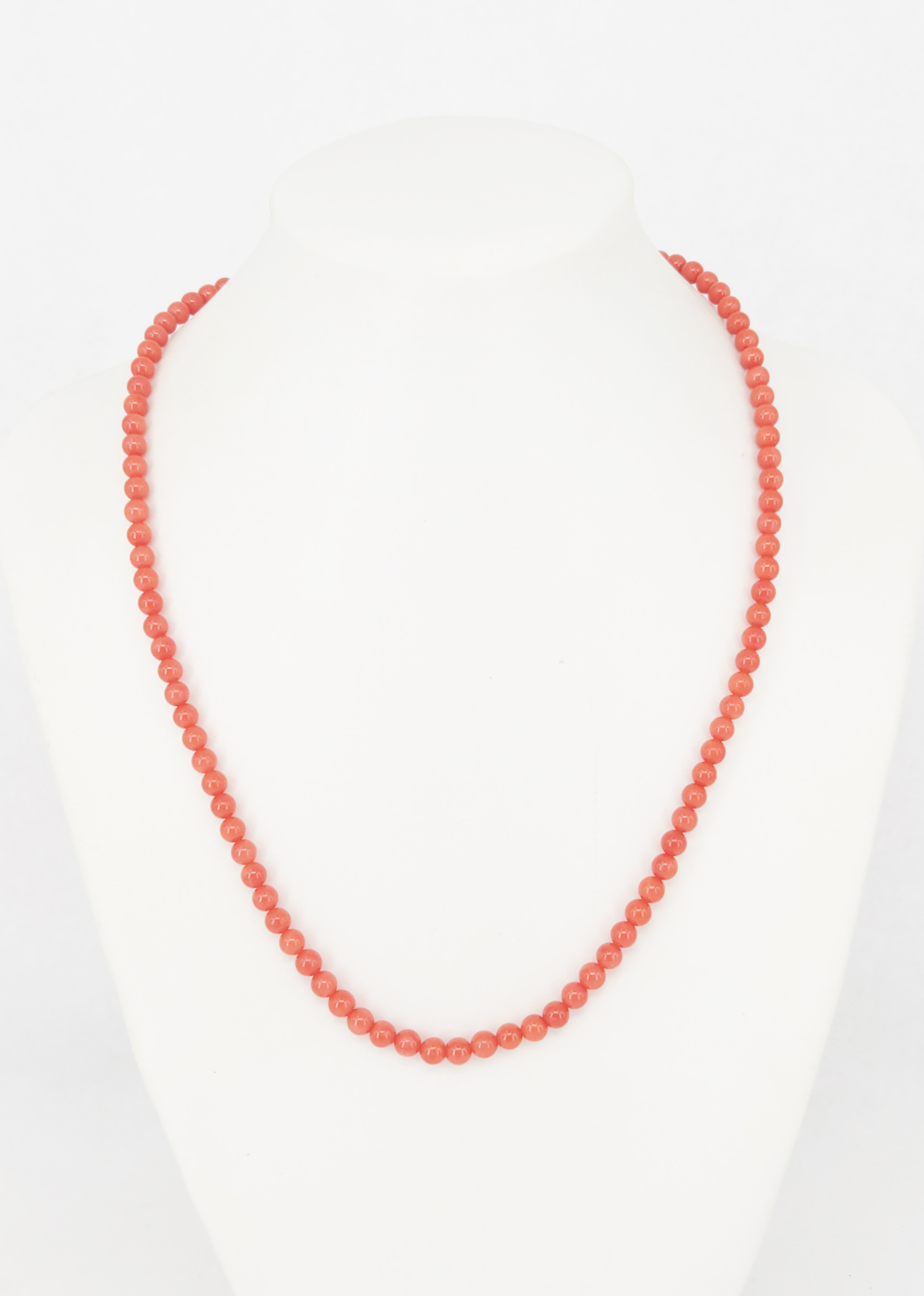 AN ITALIAN CORAL BEAD NECKLACE