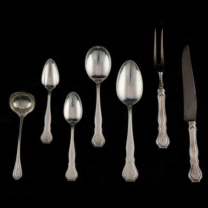 A (32 pc) Wallace Cairo sterling partial flatware service, mostly initialed