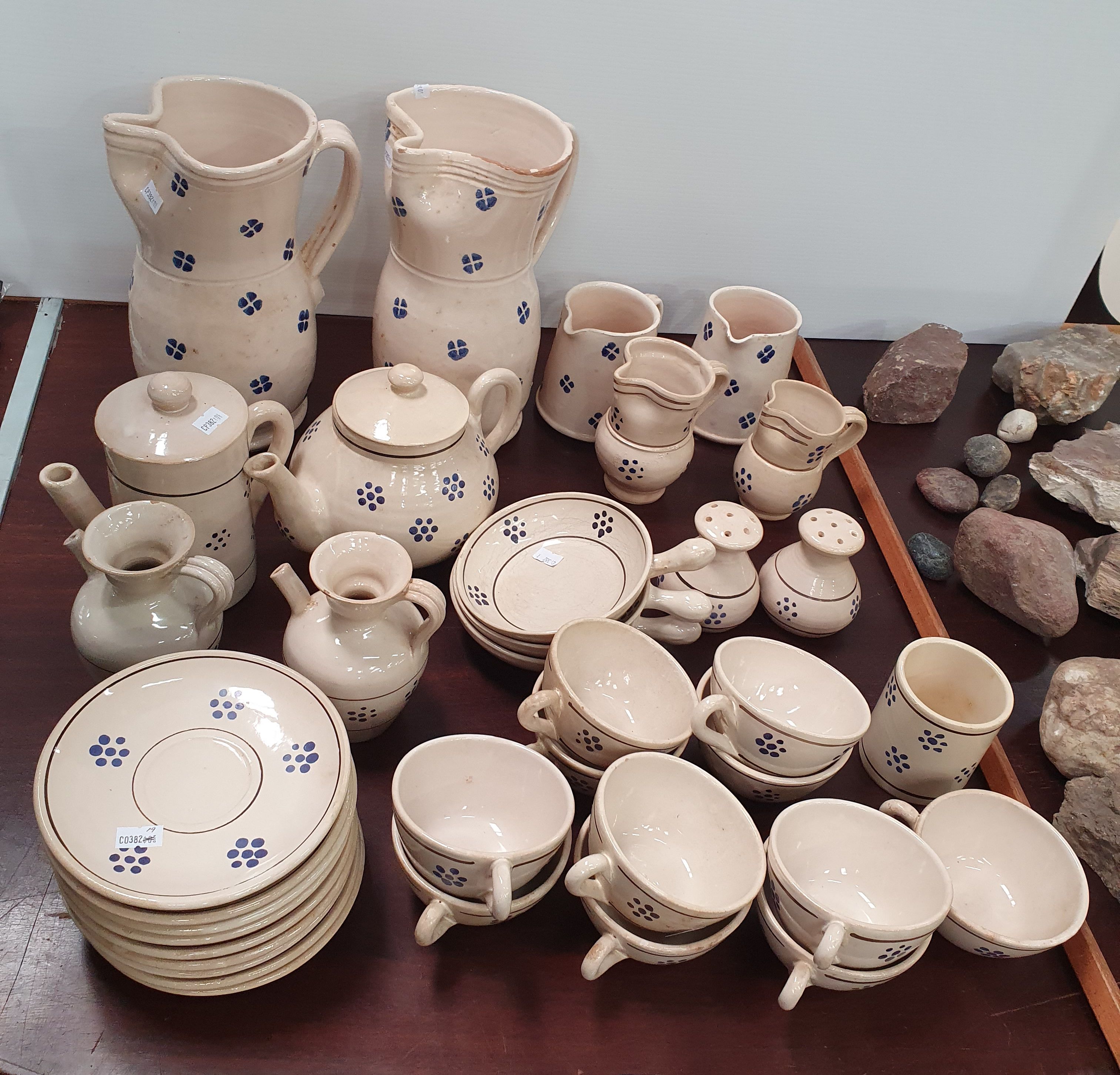 164 · A 20TH CENTURY ITALIAN CERAMIC TEA AND COFFEE SET