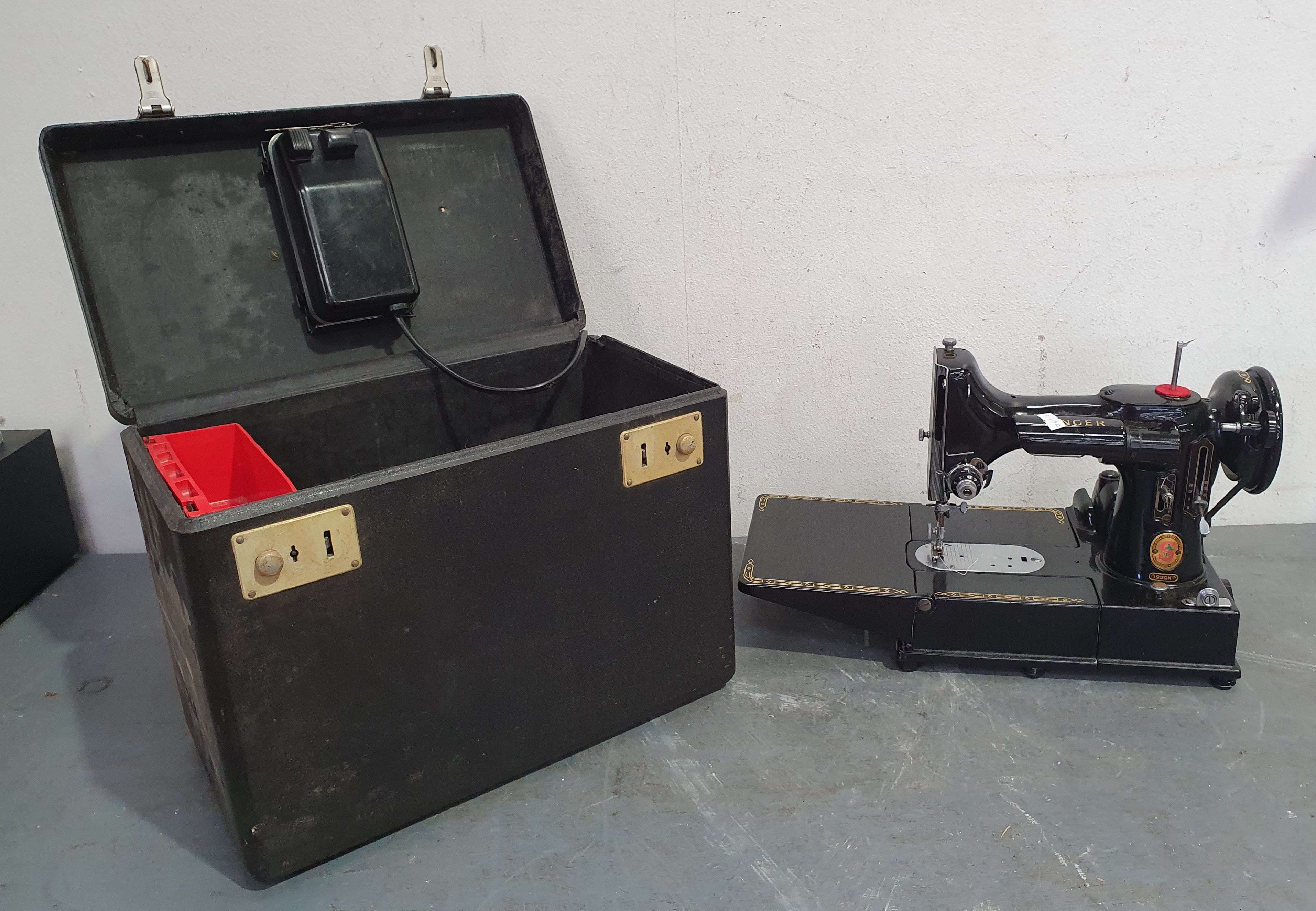 1278 · A VINTAGE SINGER SEWING MACHINE