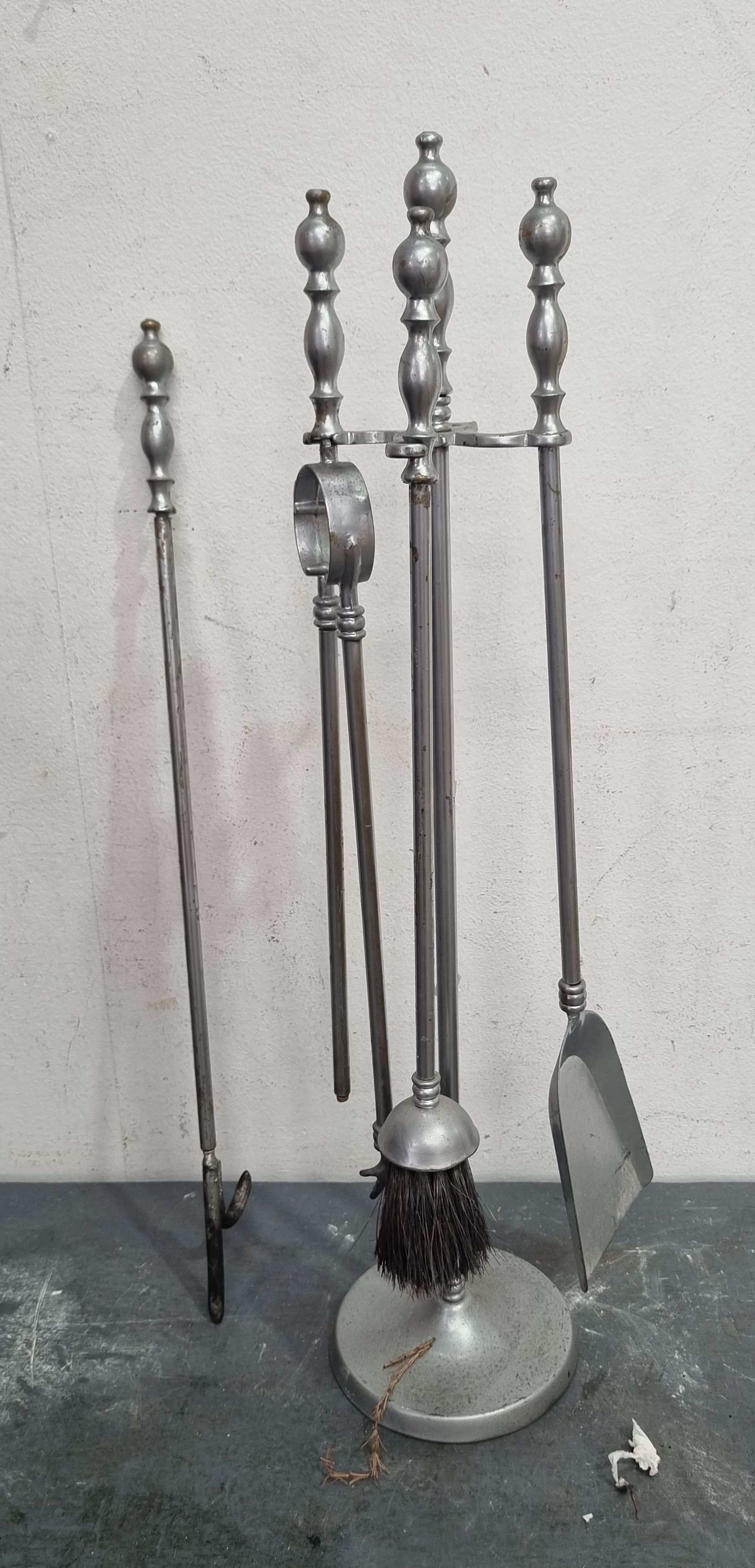1264 · A GROUP OF FIRE TOOLS