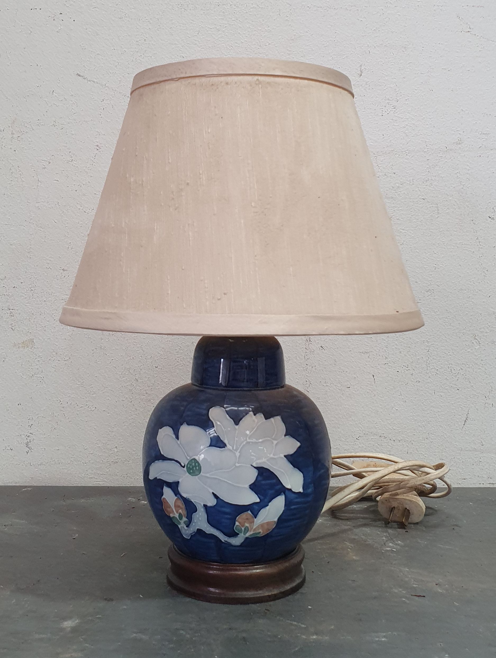 1245 · A BLUE CERAMIC TABLE LAMP