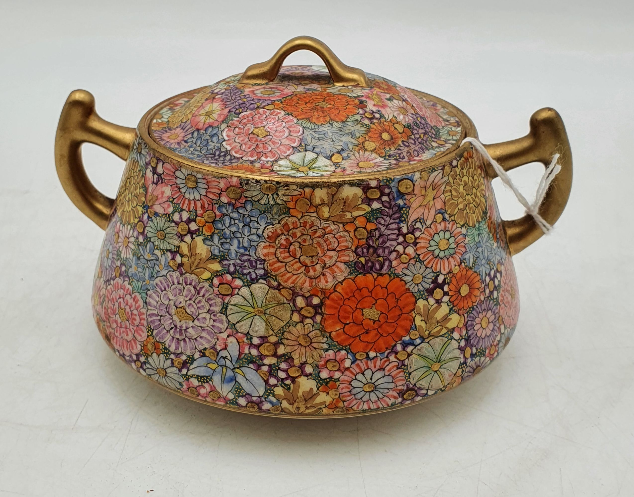 580 · A JAPANESE SATSUMA PORCELAIN SUGAR BASIN AND COVER