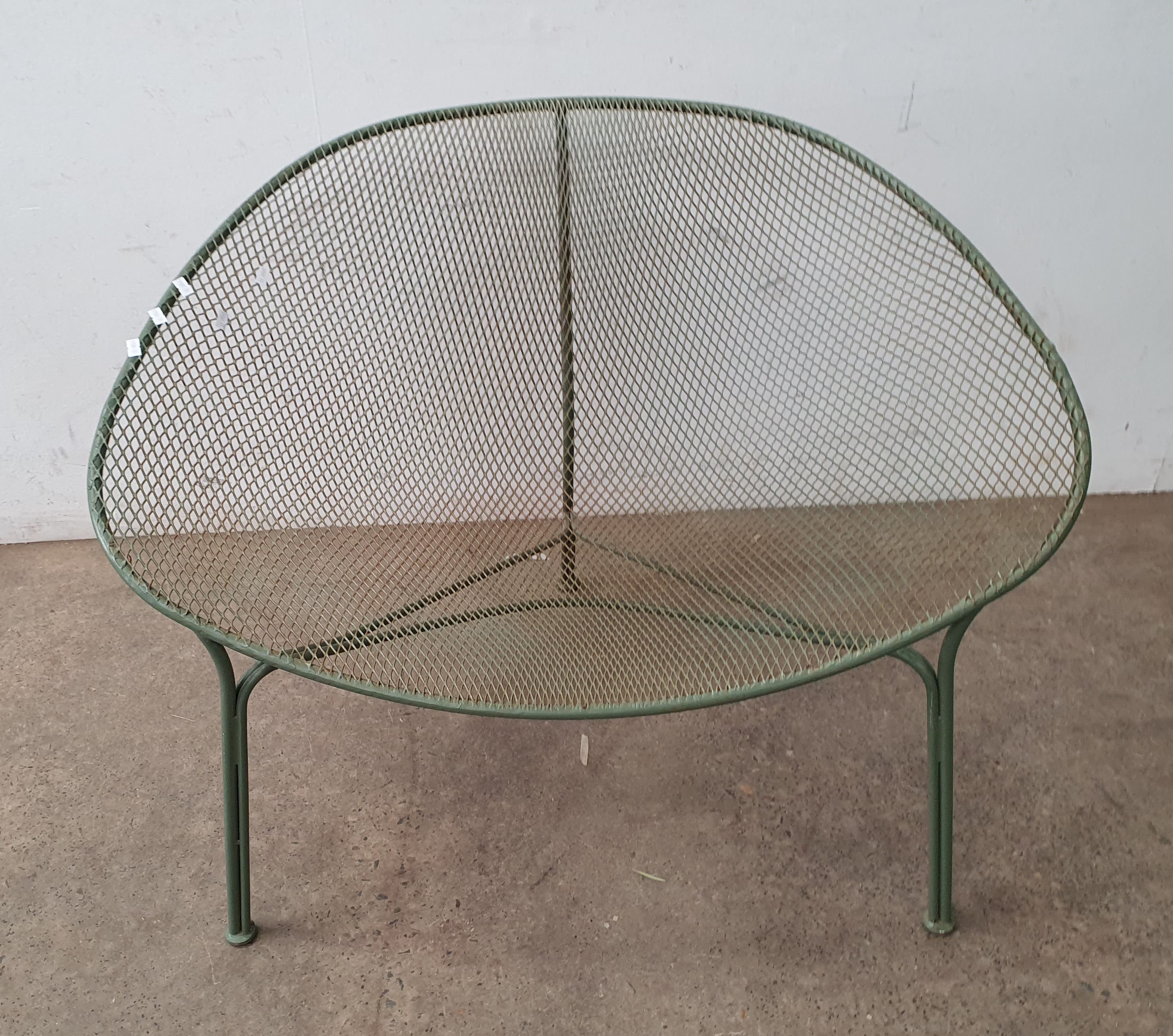 1050 · ONE GREEN OUTDOOR CHAIR