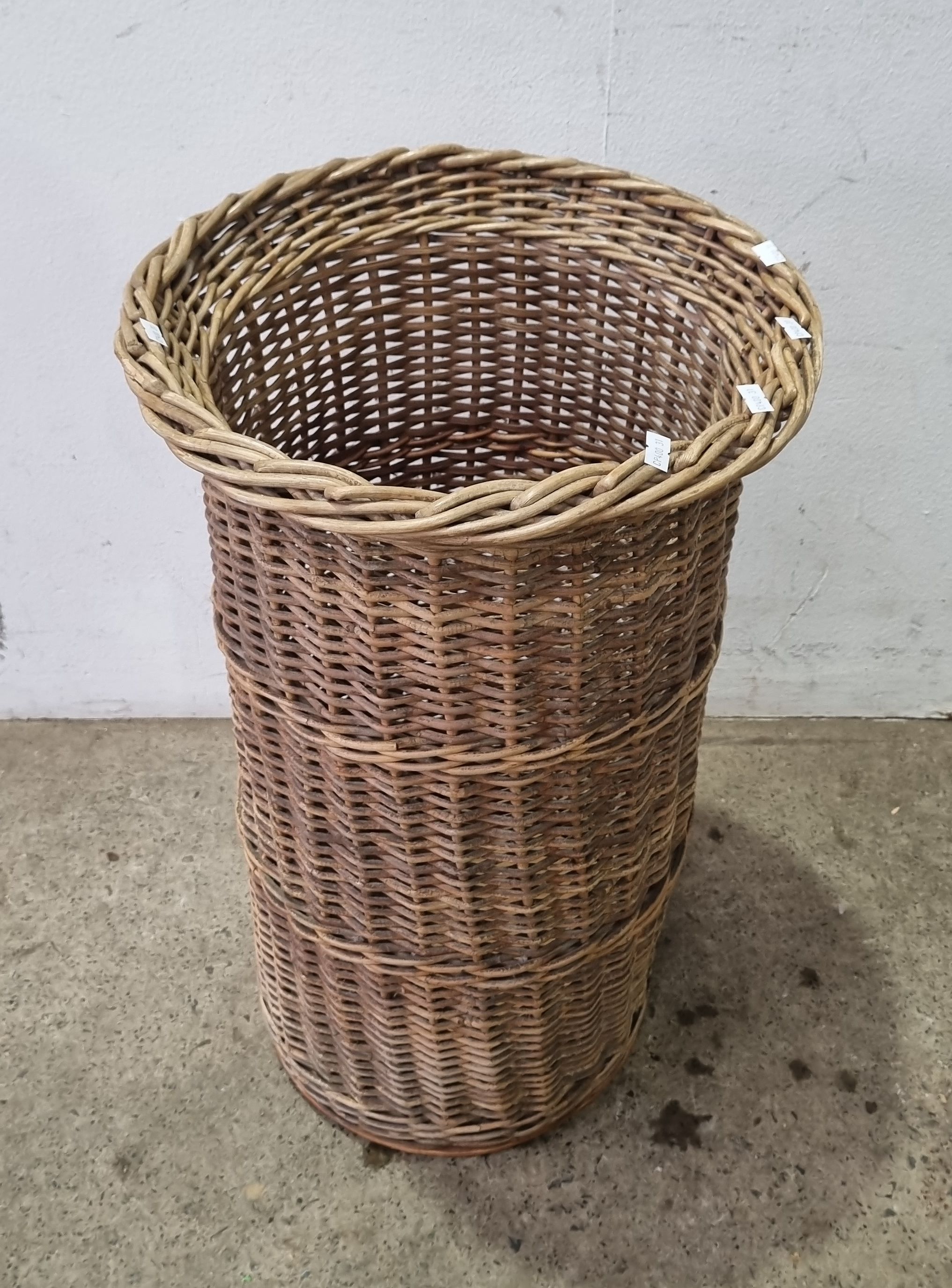 1422 · A WICKER BASKET