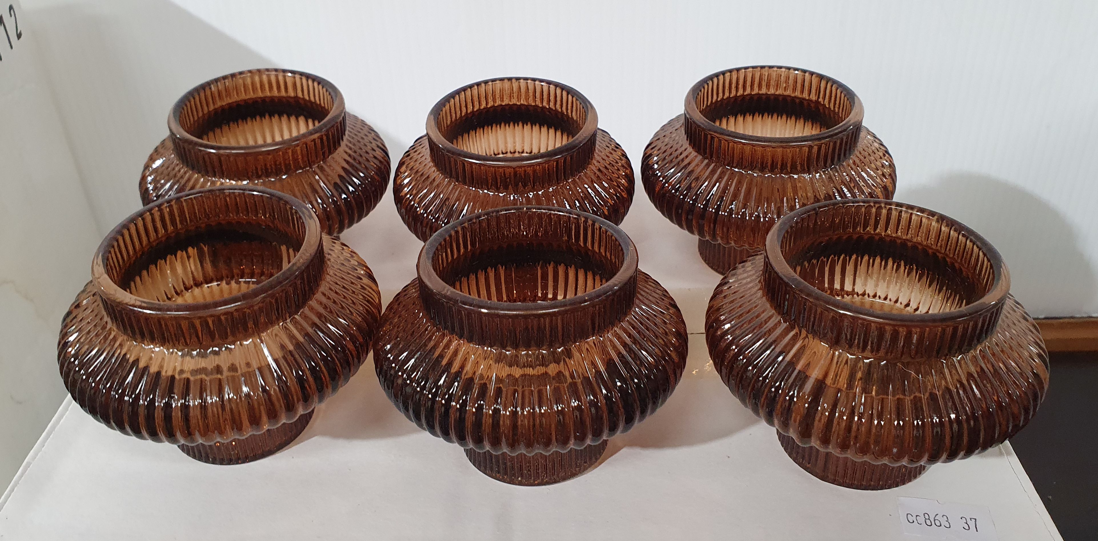 186 · 18 BROWN GLASS CANDLE HOLDERS