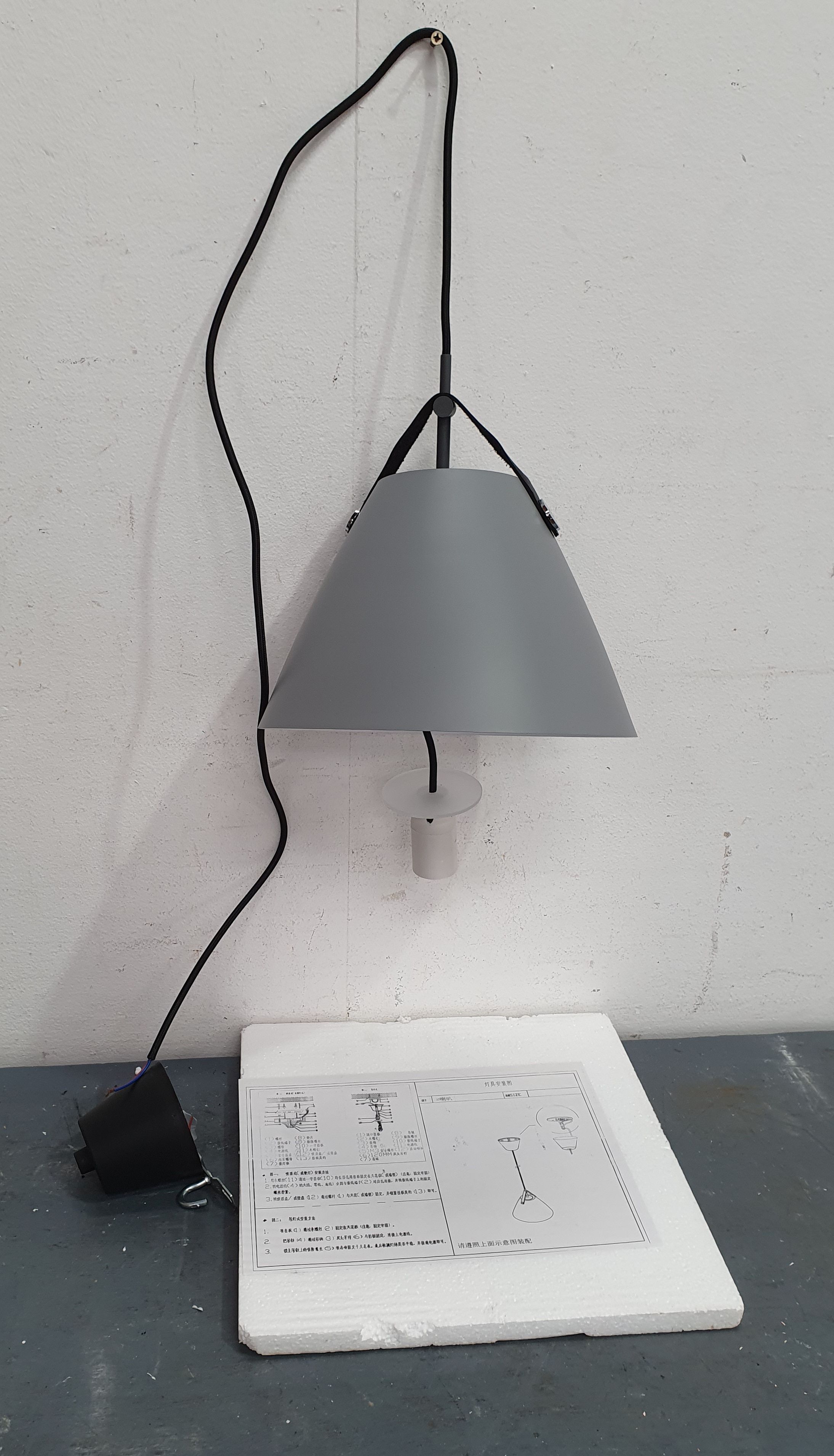 A GROUP OF 6 LIGHT FITTINGS