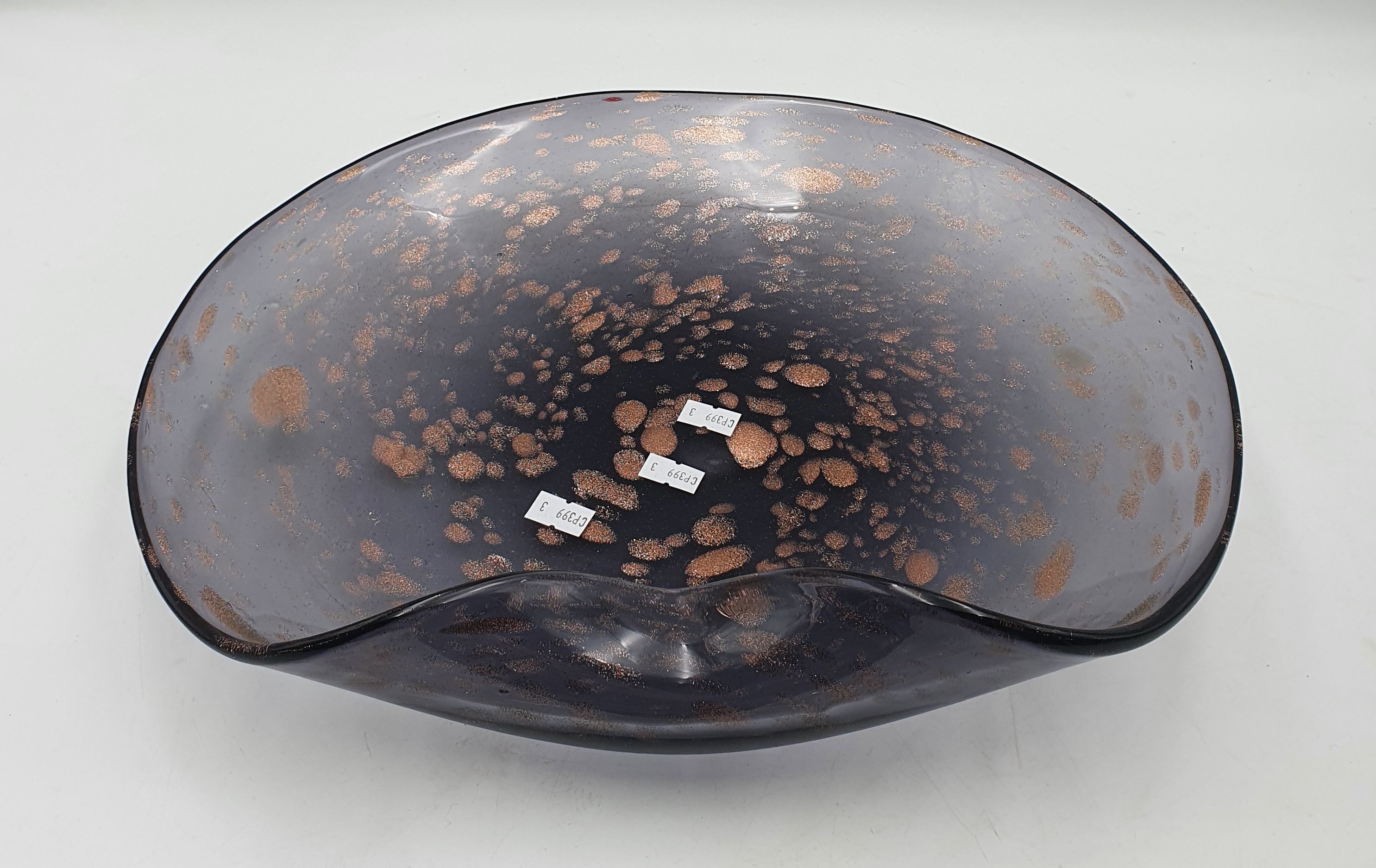 664 · AN ORGANIC FORM ART GLASS BOWL