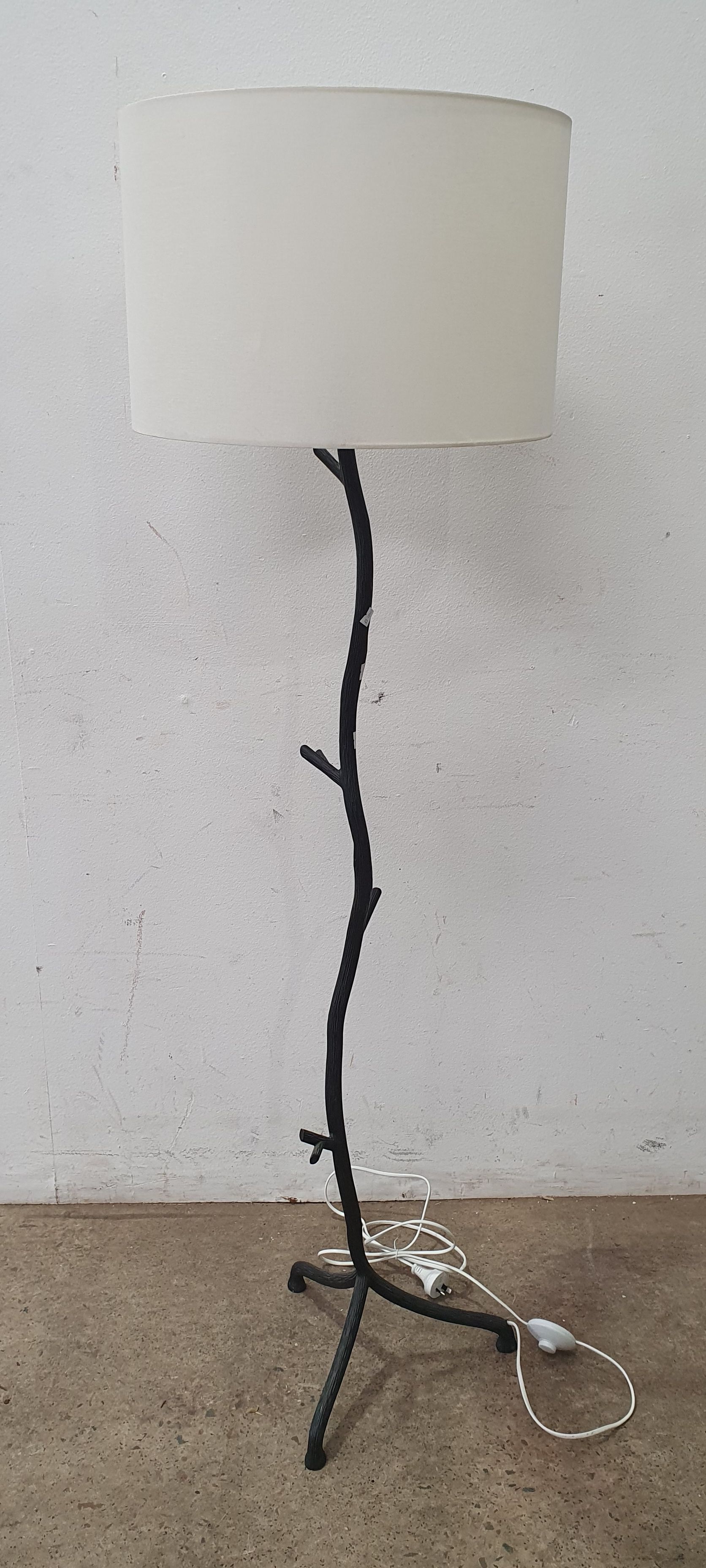 2310 · A METAL TREE FORM FLOOR LAMP