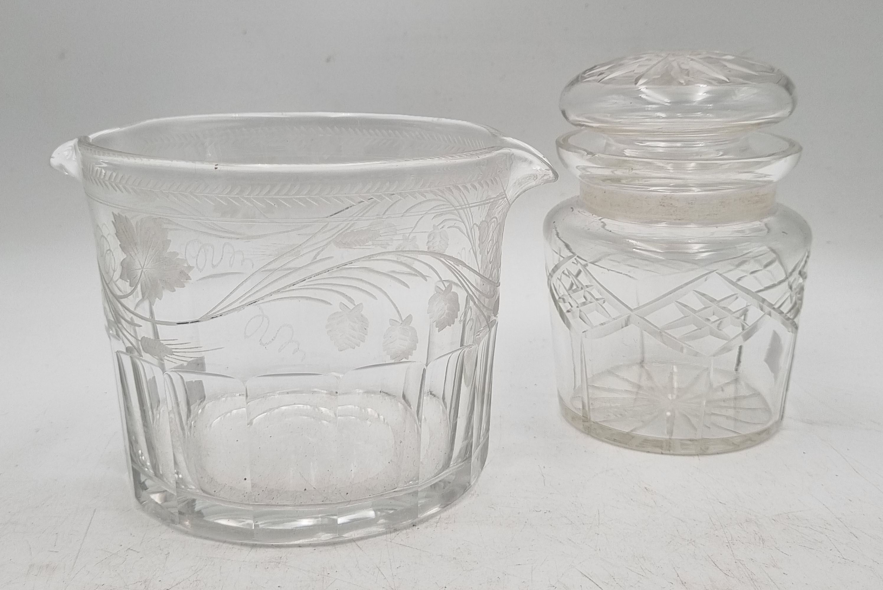 632 · A DOUBLE- LIPPED GLASS WINE RINSER