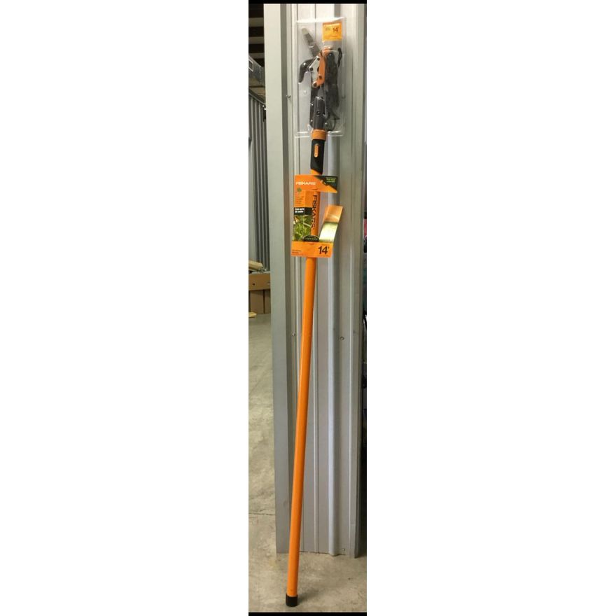 Fiskars Extendable Pole Saw & Pruner- Extends Up To 14'