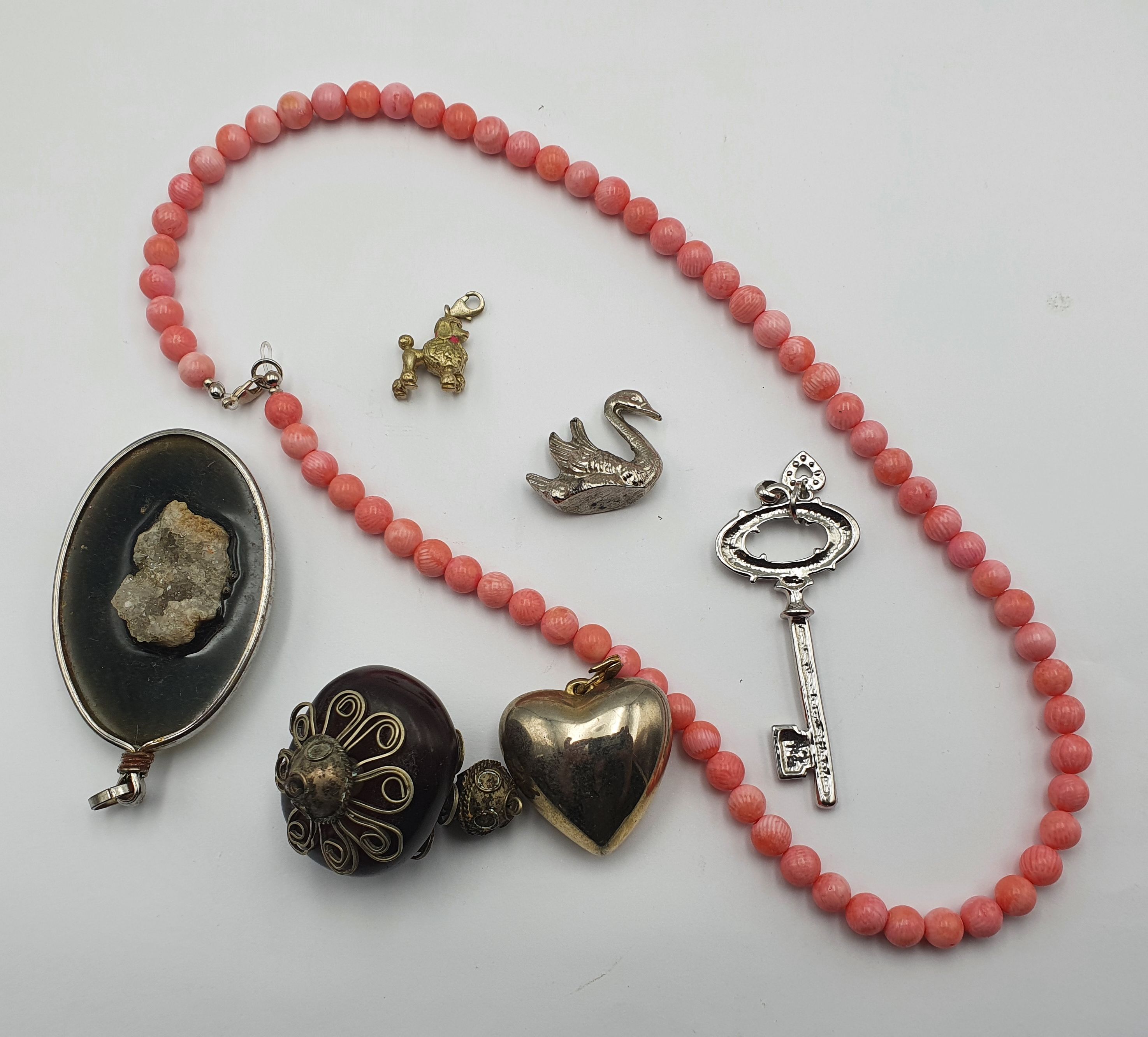 325 · VARIOUS JEWELLERY ITEMS