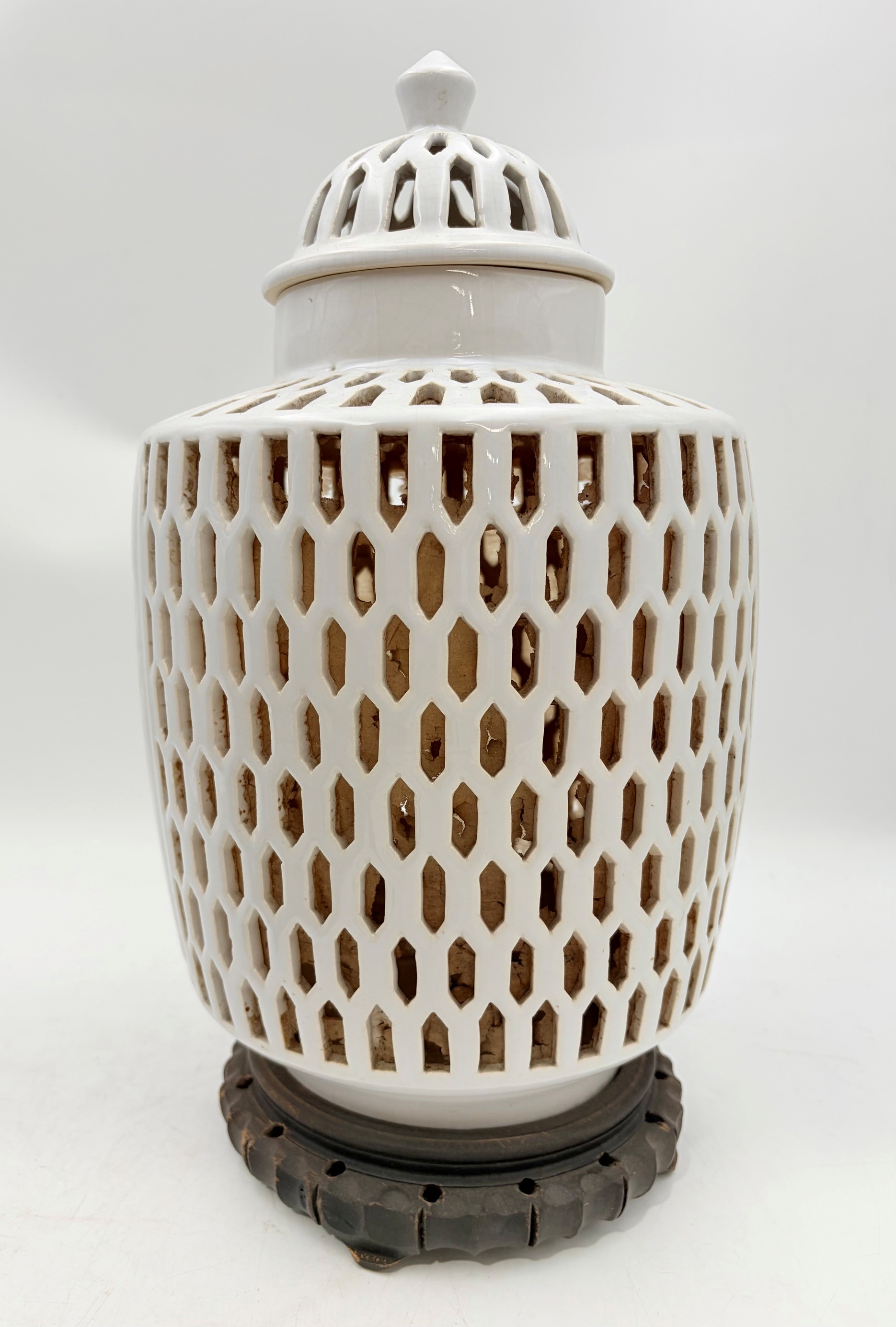 A CHINESE WHITE GLAZED PORCELAIN RETICULATED LANTERN