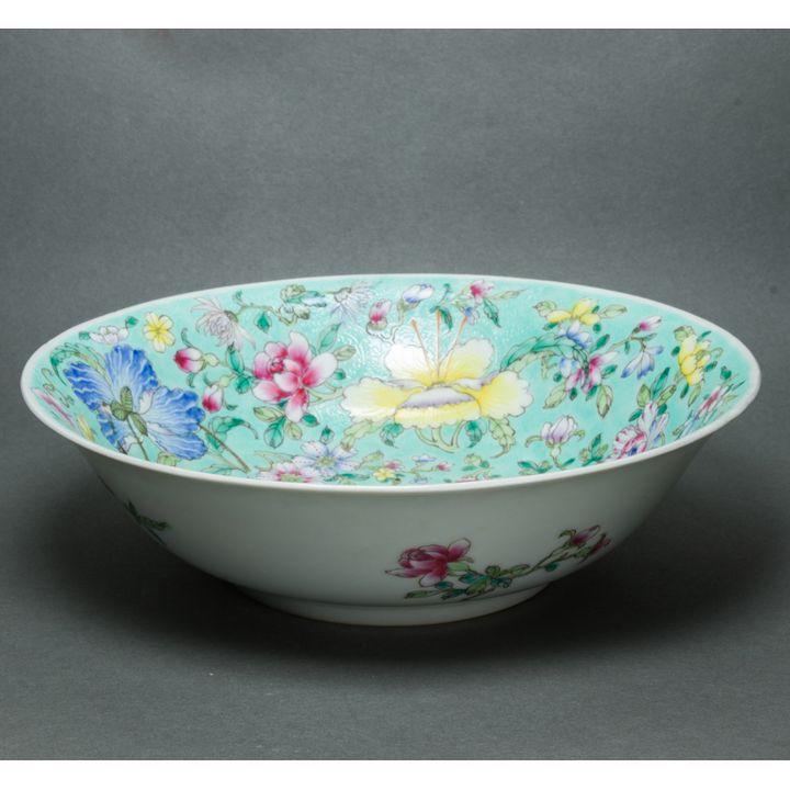 Chinese famille rose turquoise sgraffito ground bowl