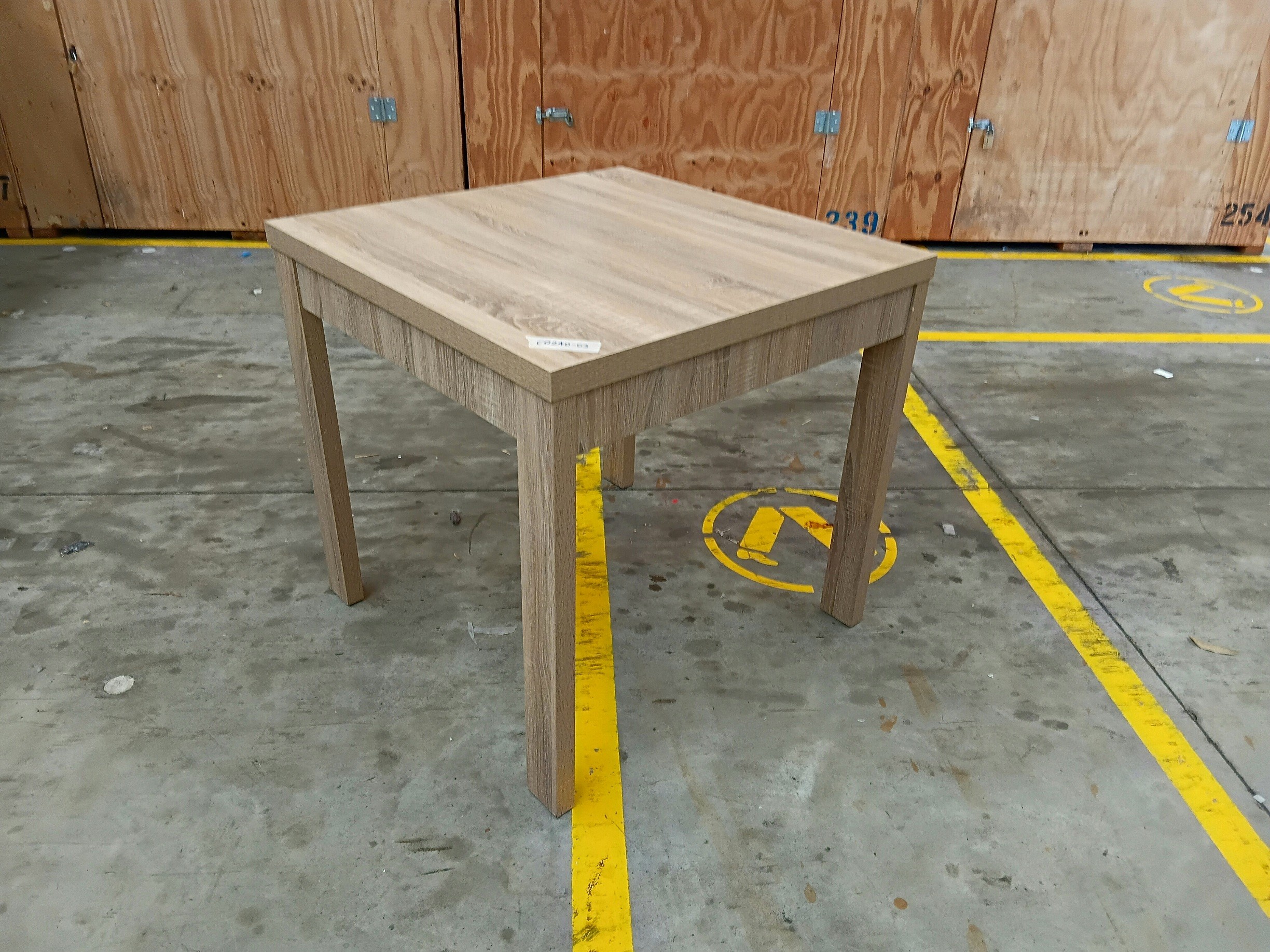2193 · A SQUARE TABLE