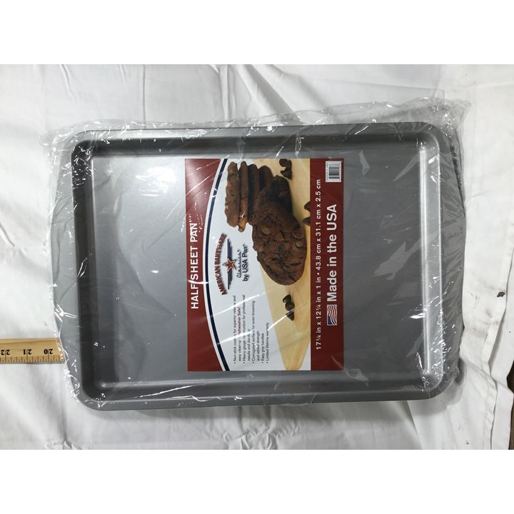 American Bakeware Half Sheet Pan (17 1/4in x 12 1/4in x 1in)