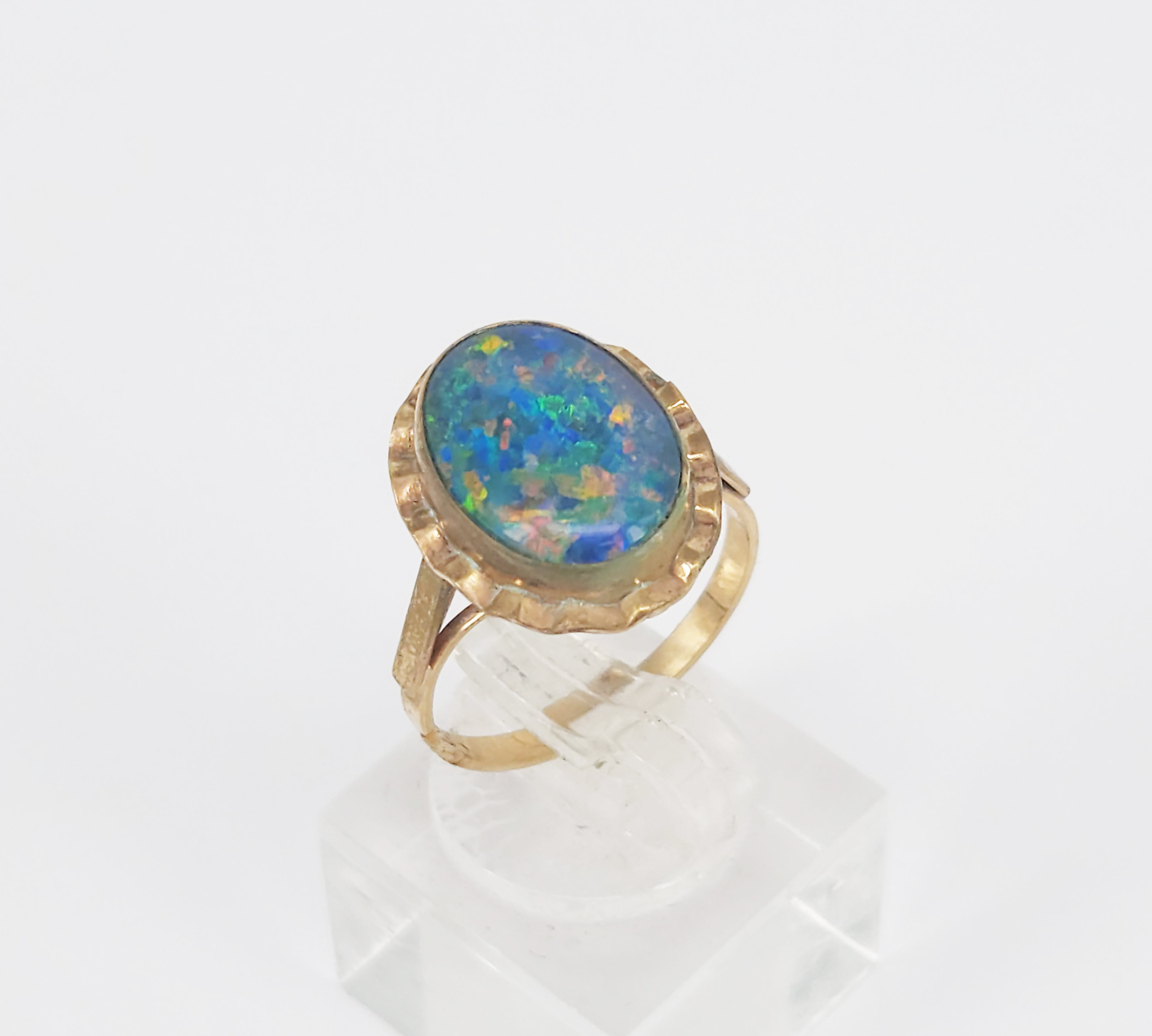 50 · AN OPAL TRIPLET AND 9ct GOLD RING