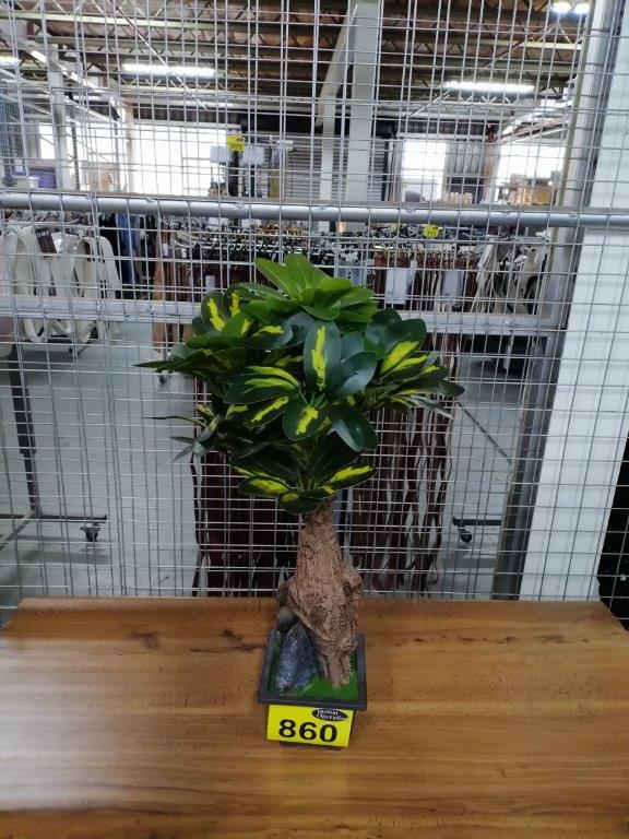 860 - 1 X ARTIFICIAL SCHEFFLERA TREE 198PC LEAVES .. CONDITION: PLUS 15 ...