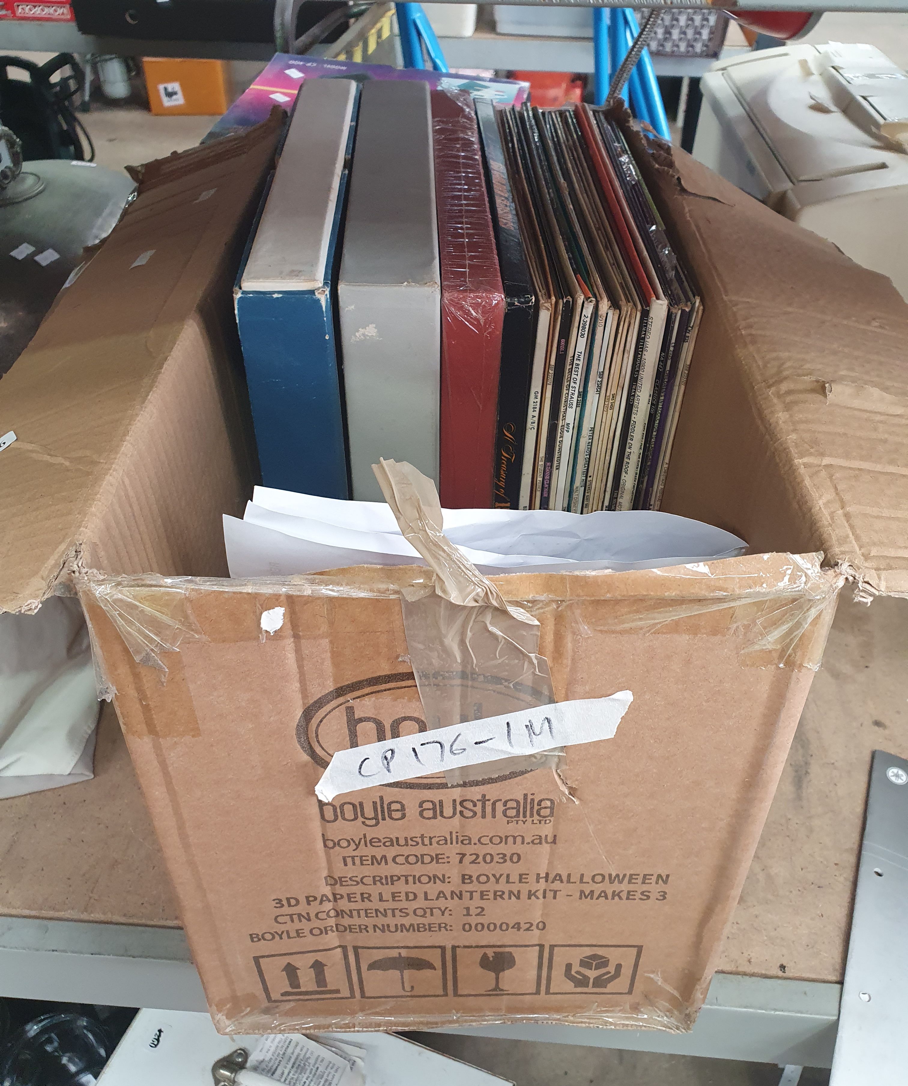 1256 · A BOX OF VARIOUS LP SETS AND SINGLES