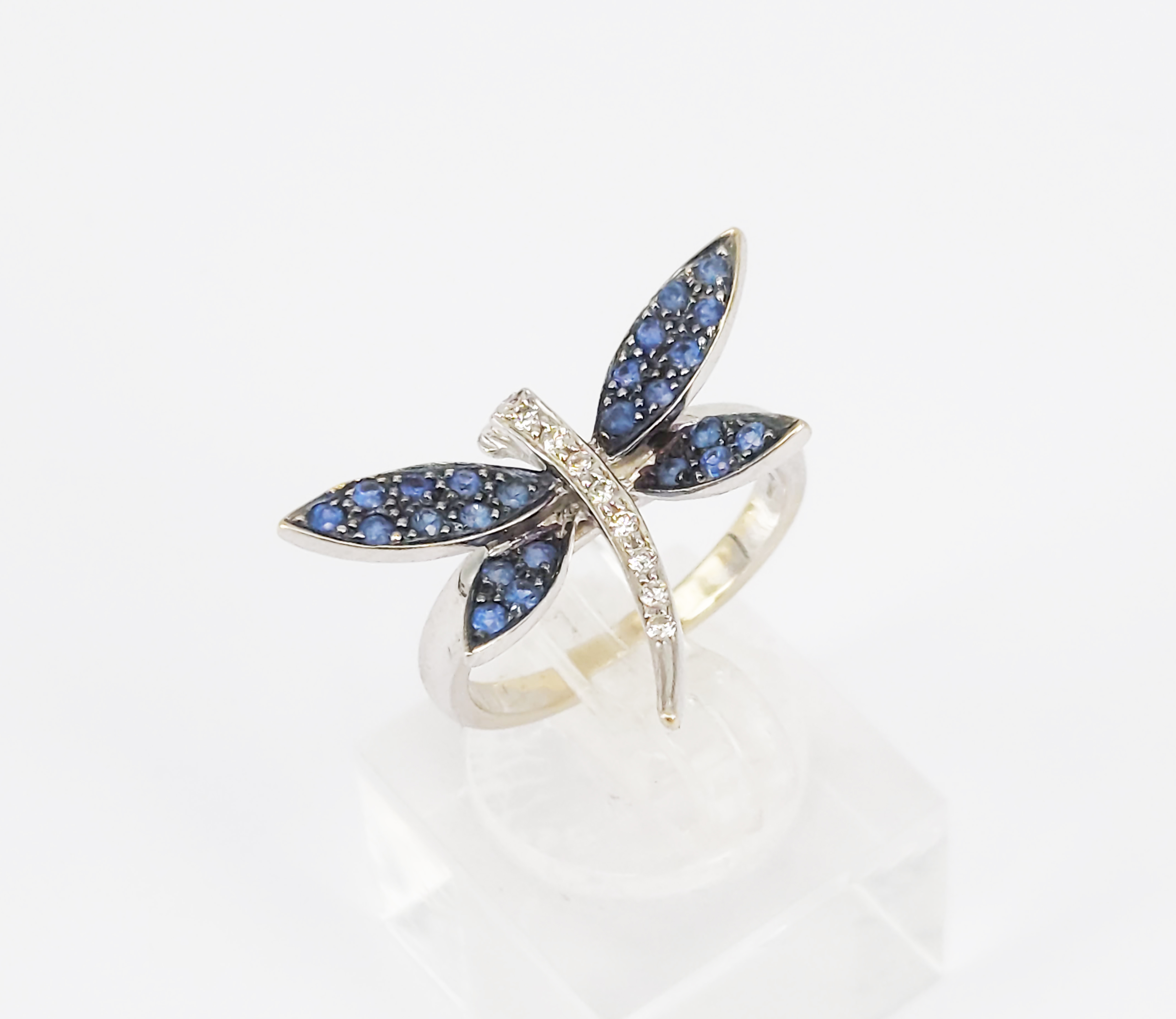 A Diamond And Sapphire 18k White Gold Dragnofly Ring
