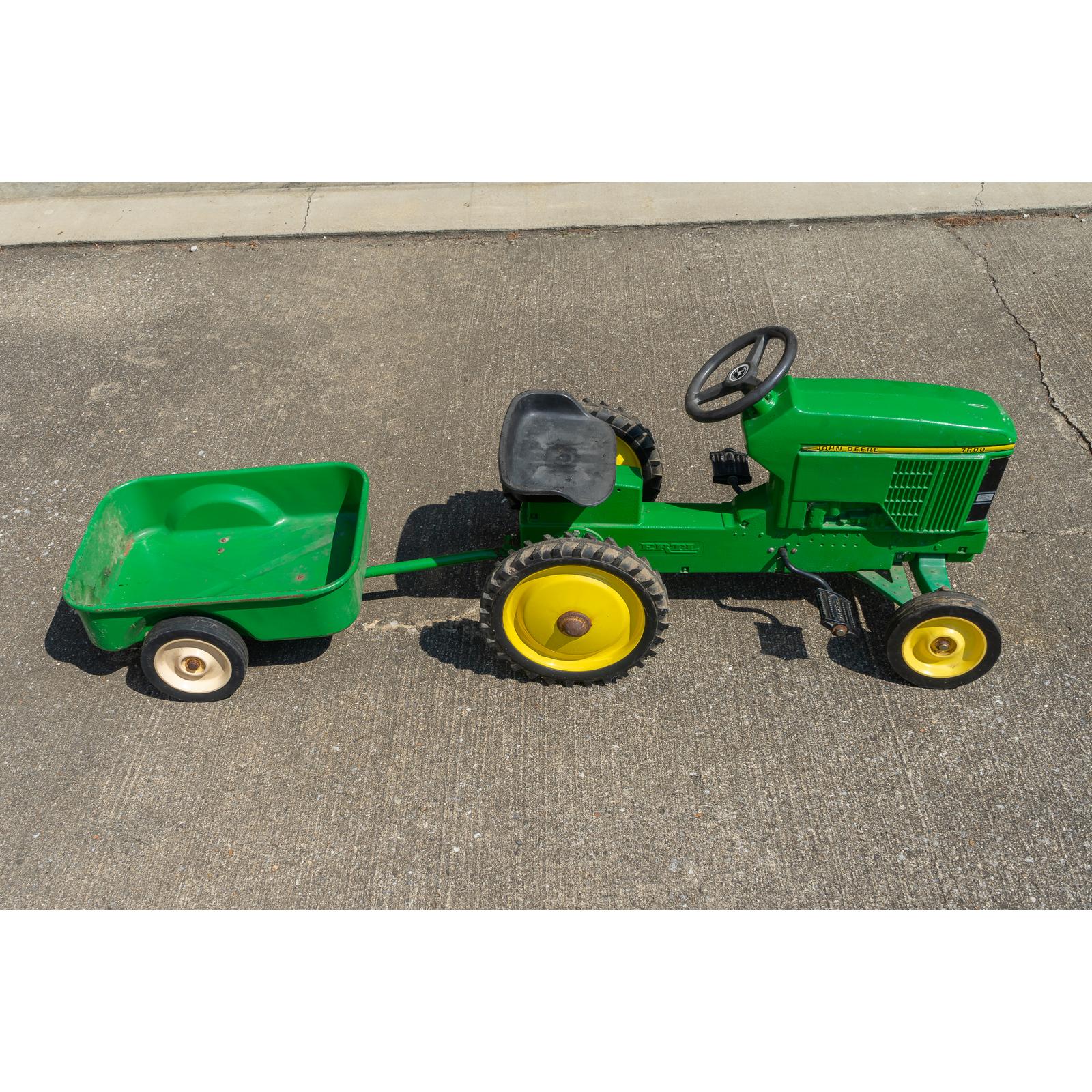 Ertl John Deere Toy Pedal Tractor With