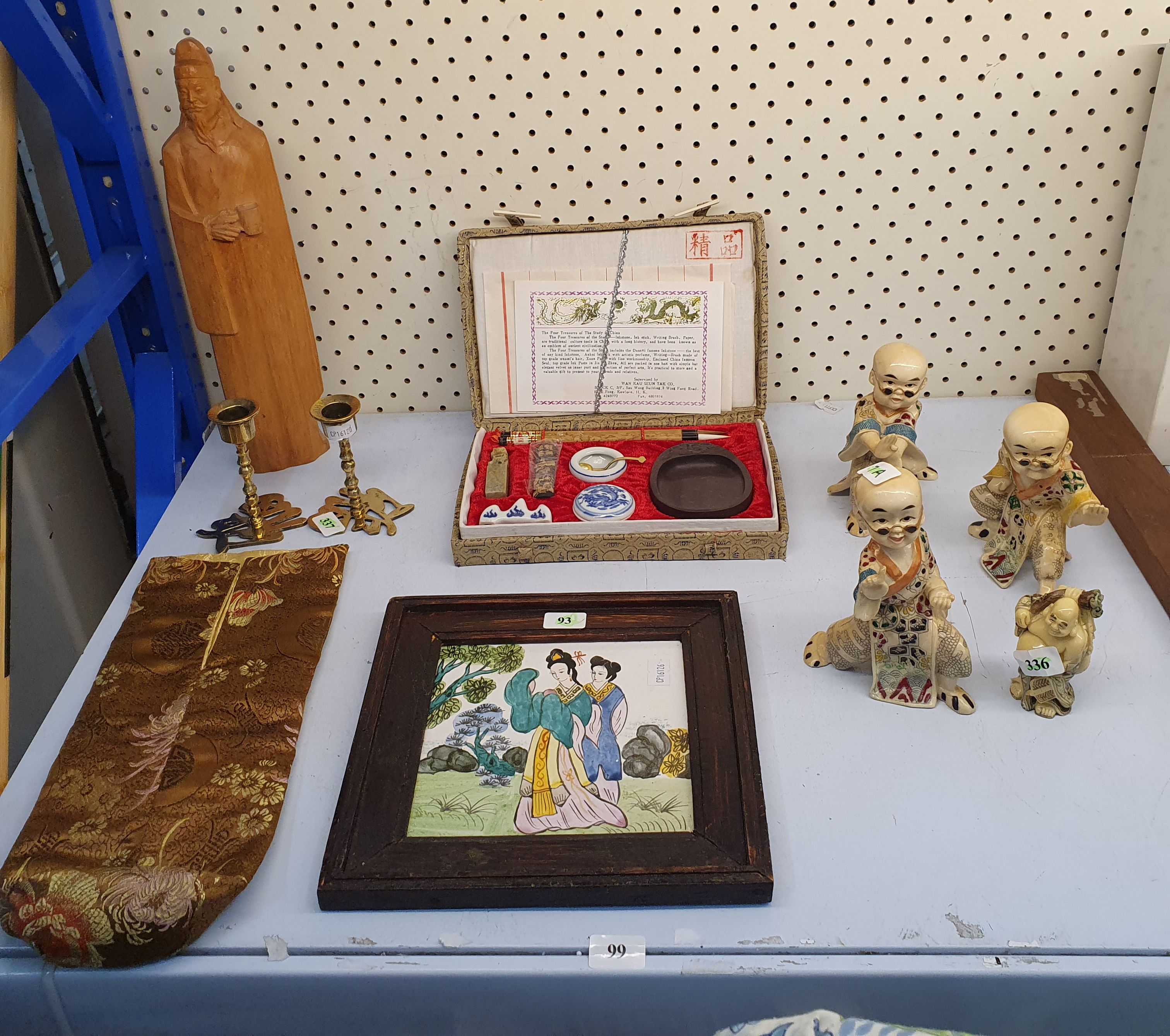 99 · A GROUP OF DEOCRATIVE ORIENTAL ITEMS