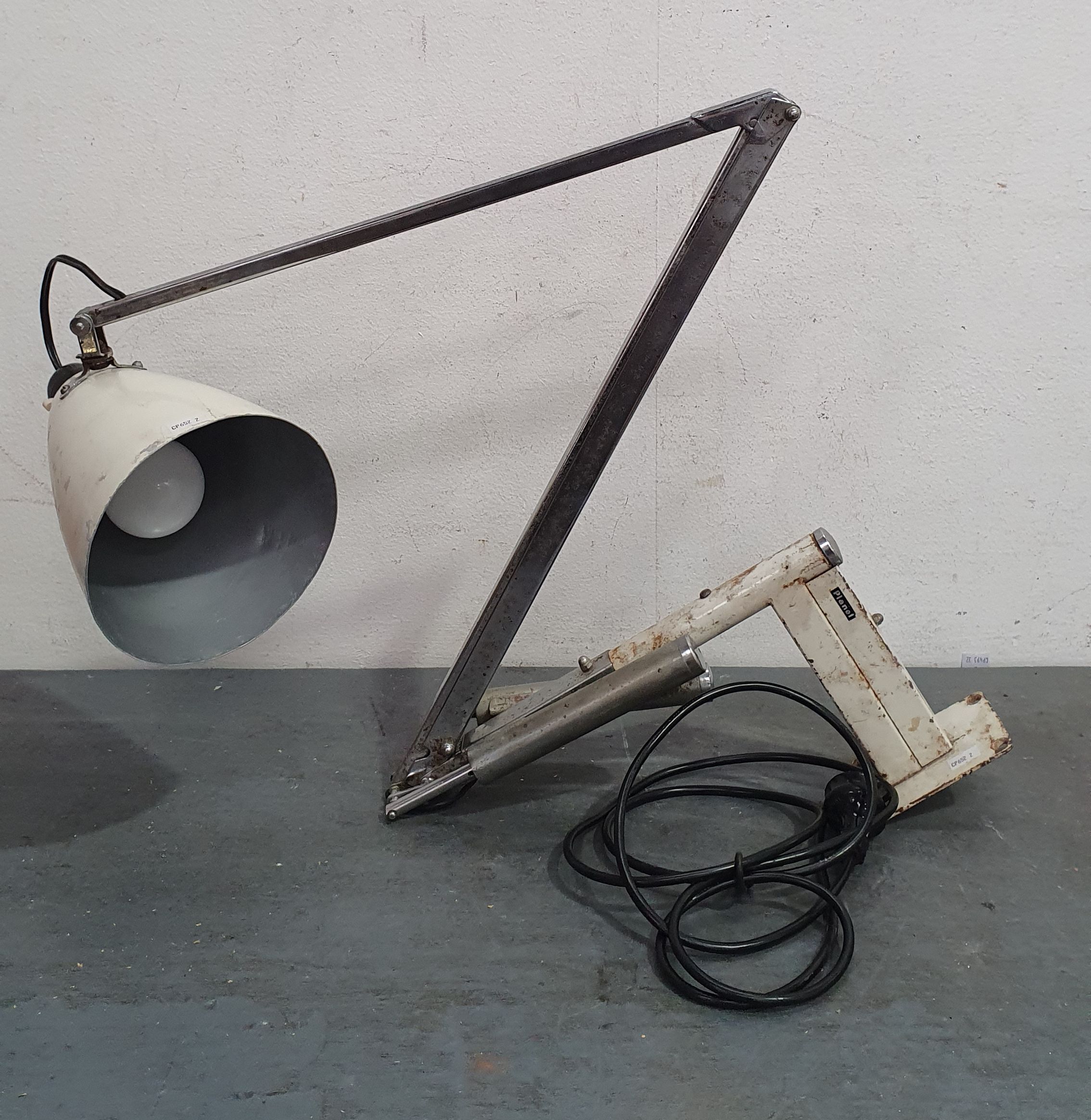 1188 · A VINTAGE PLANET LAMP